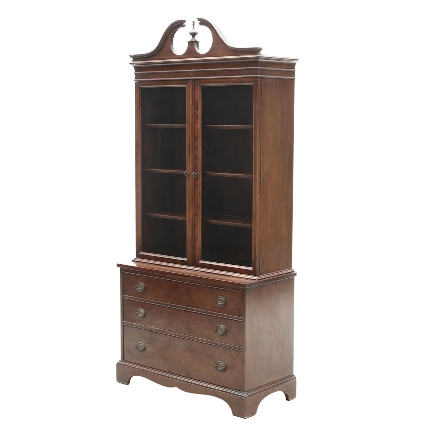 Brickwede Federal Style Mahogany China Cabinet, Mid-20th Century