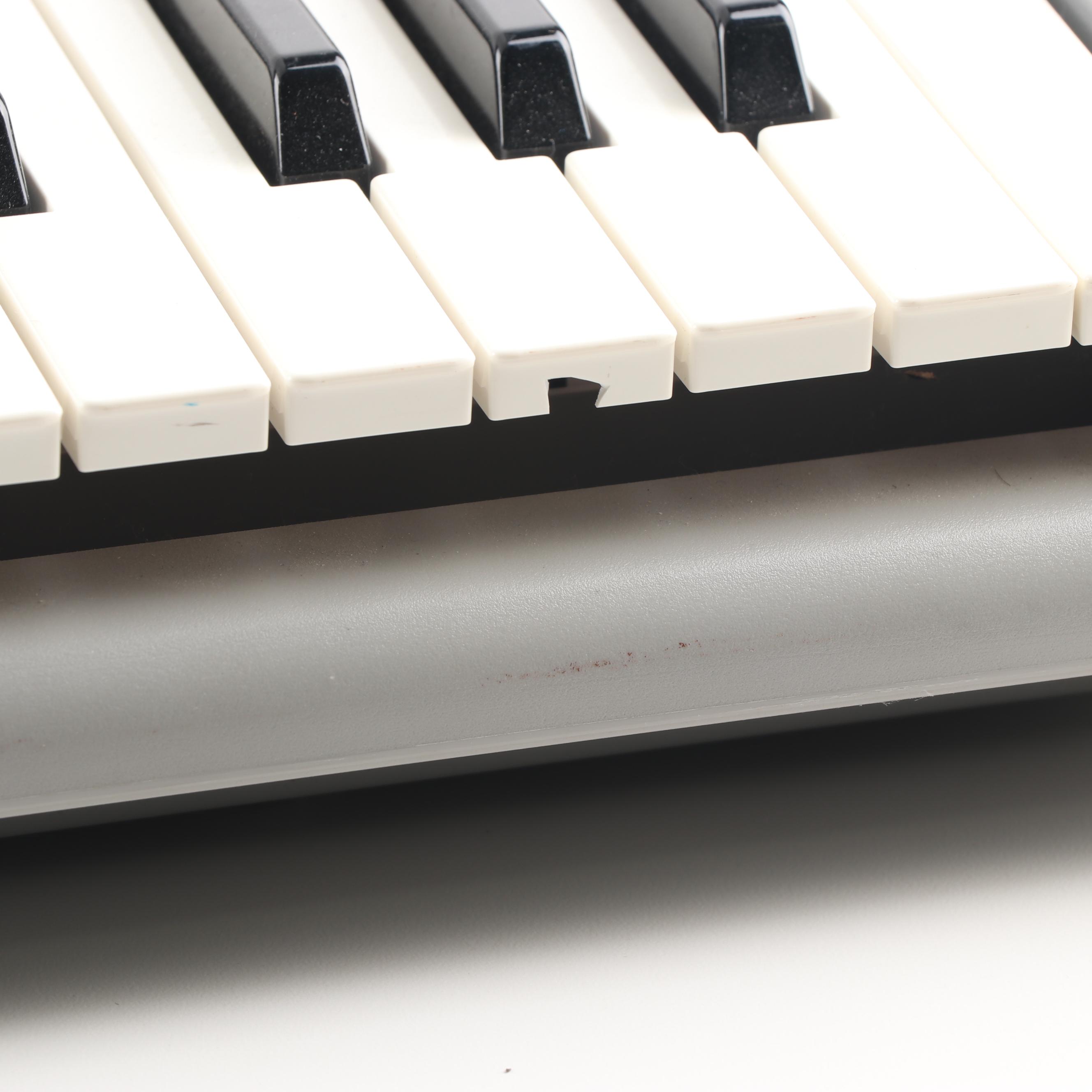 Yamaha YPT-300 Electronic Portable Keyboard