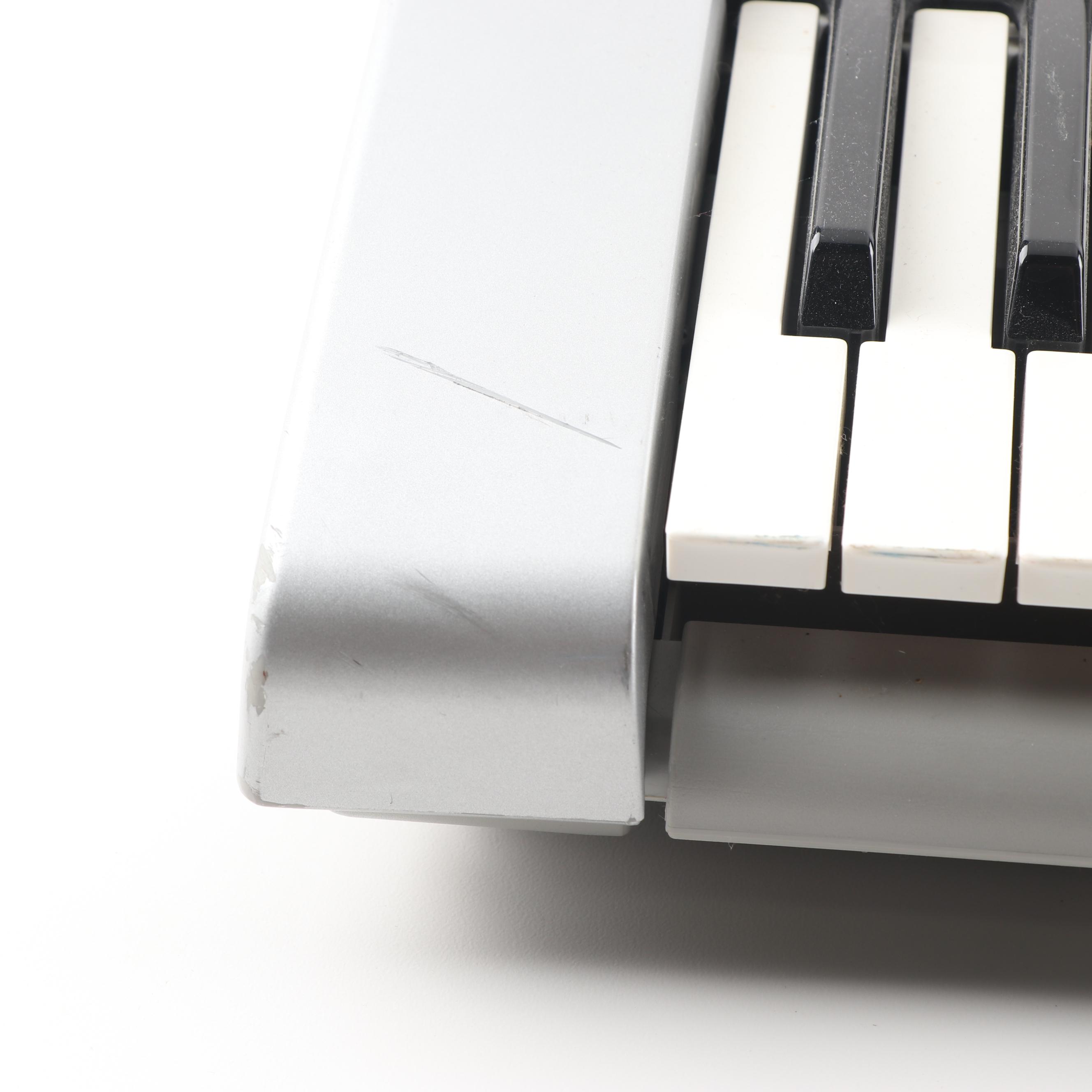 Yamaha YPT-300 Electronic Portable Keyboard