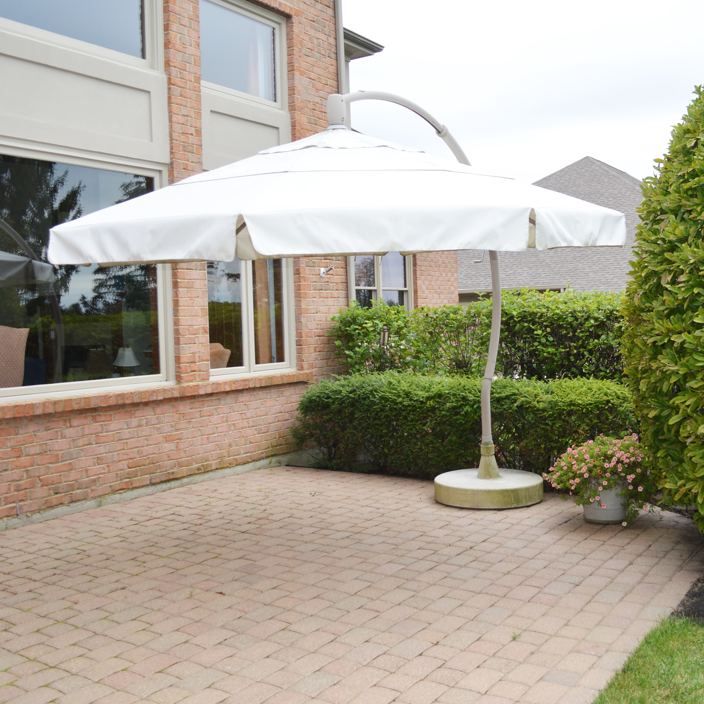 Frontgate Obravia Patio Cantilevered Umbrella, Contemporary