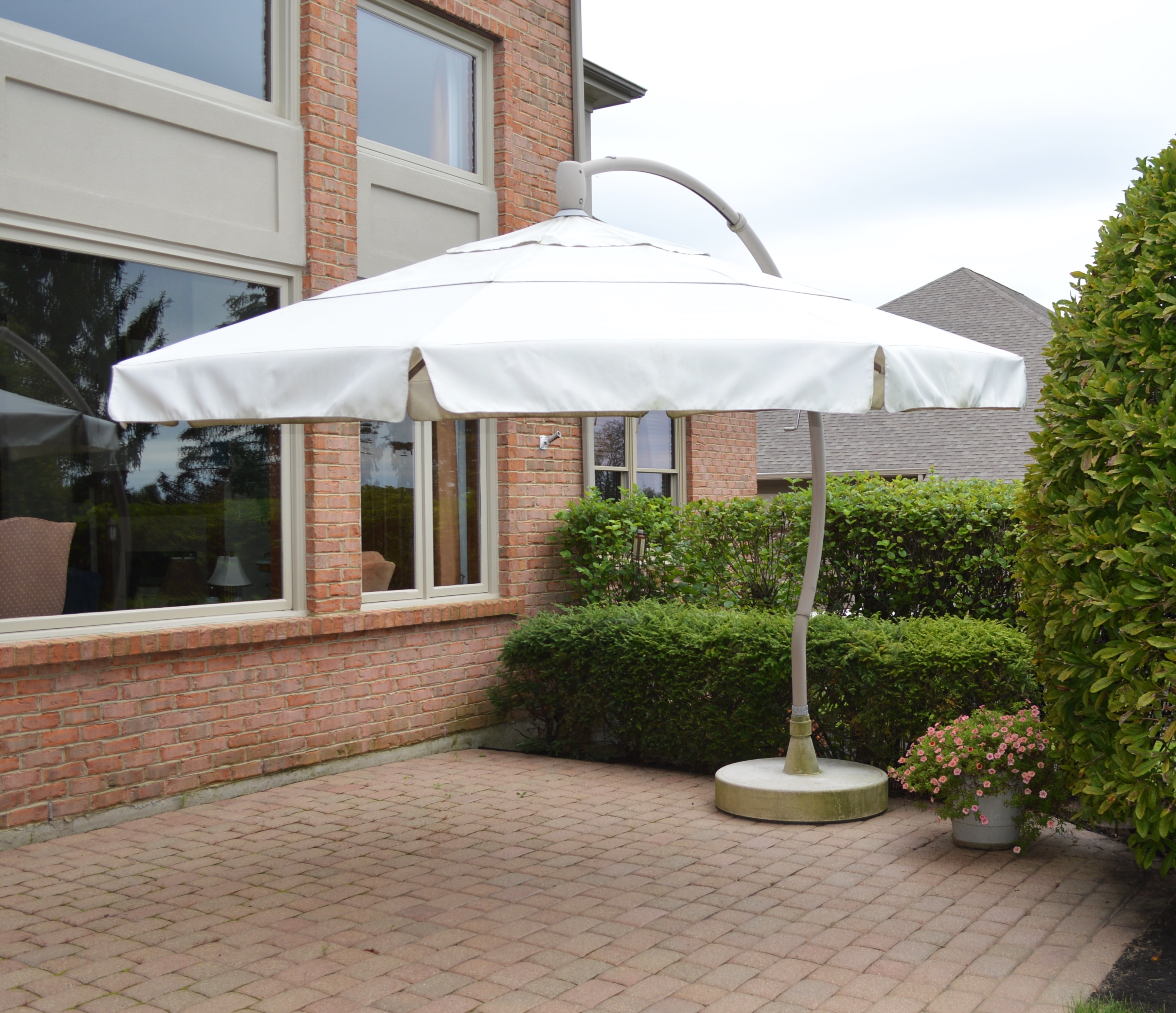 Frontgate Obravia Patio Cantilevered Umbrella, Contemporary