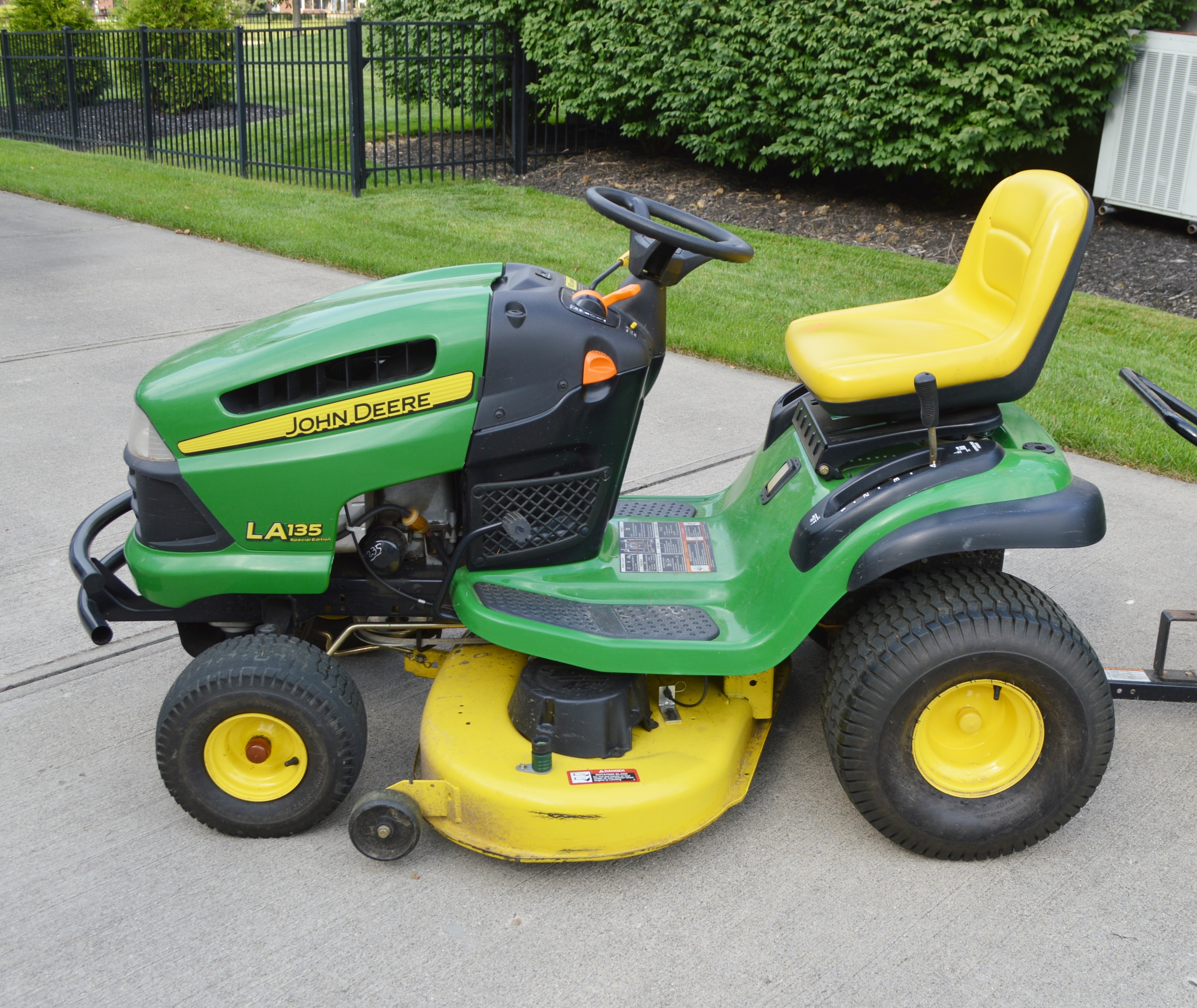 John Deere Hydrostatic Gas Lawn Tractor, LA135 with Dump Trailer, 8Y