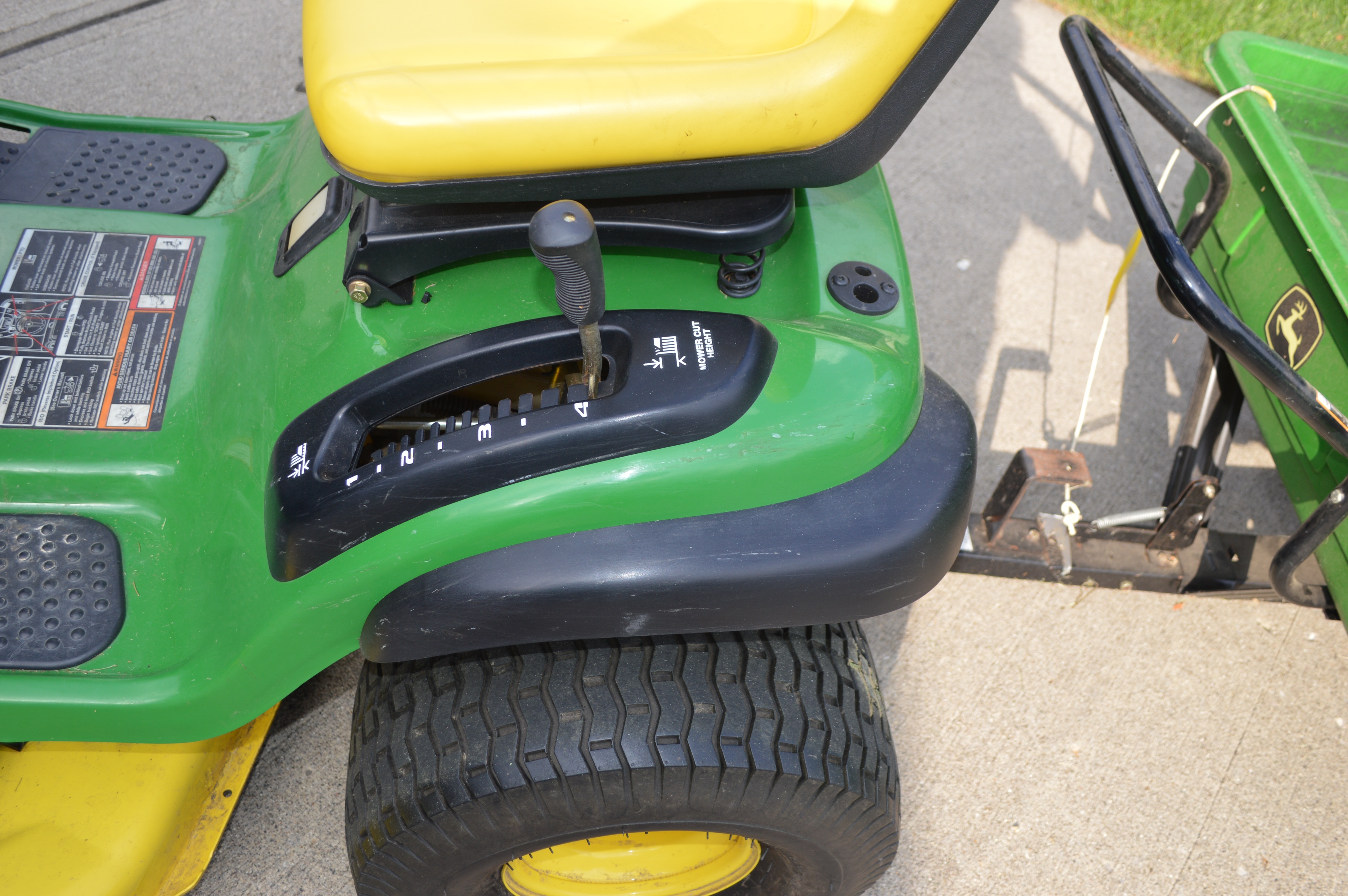 John Deere Hydrostatic Gas Lawn Tractor, LA135 with Dump Trailer, 8Y