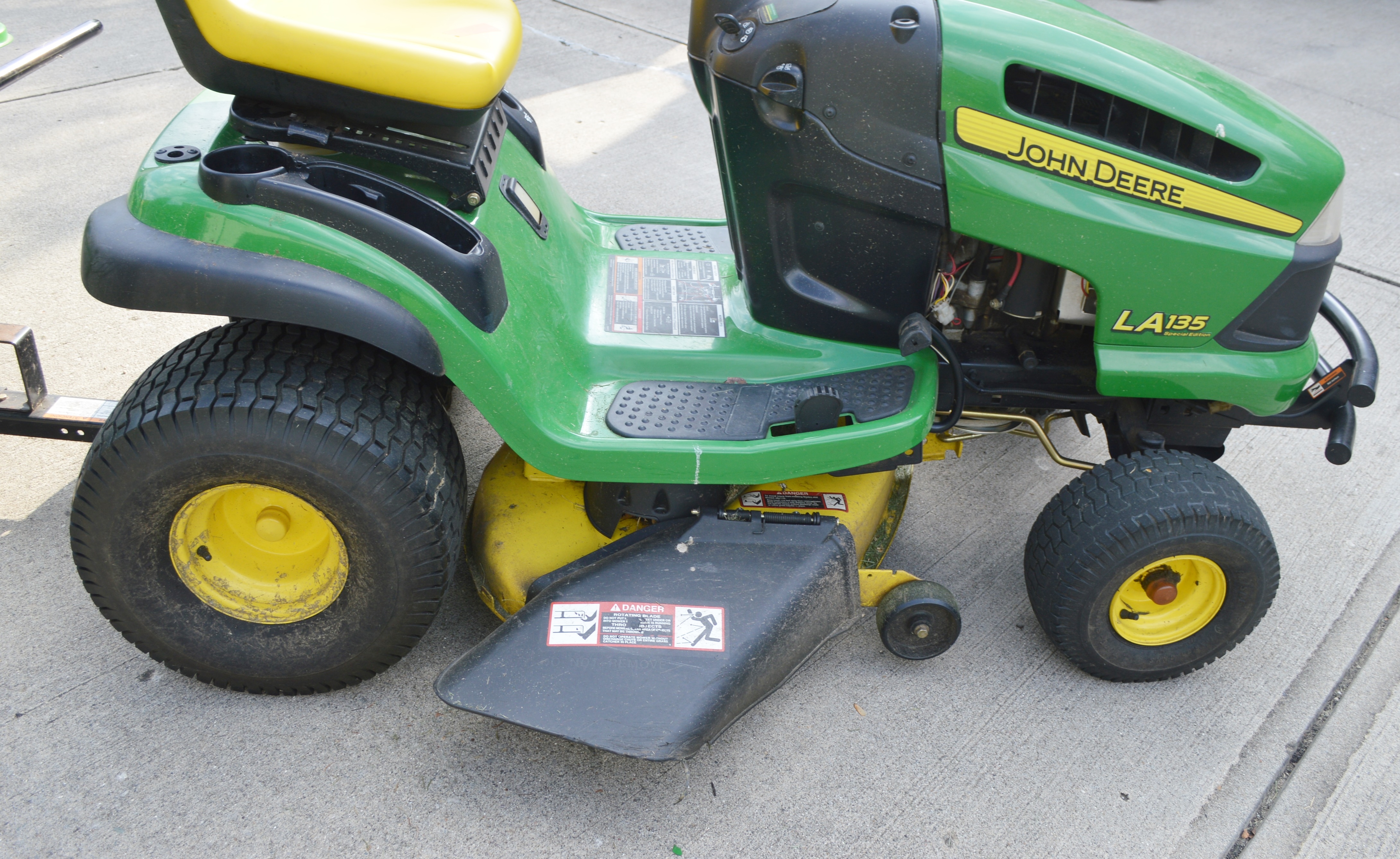 John Deere Hydrostatic Gas Lawn Tractor, LA135 with Dump Trailer, 8Y