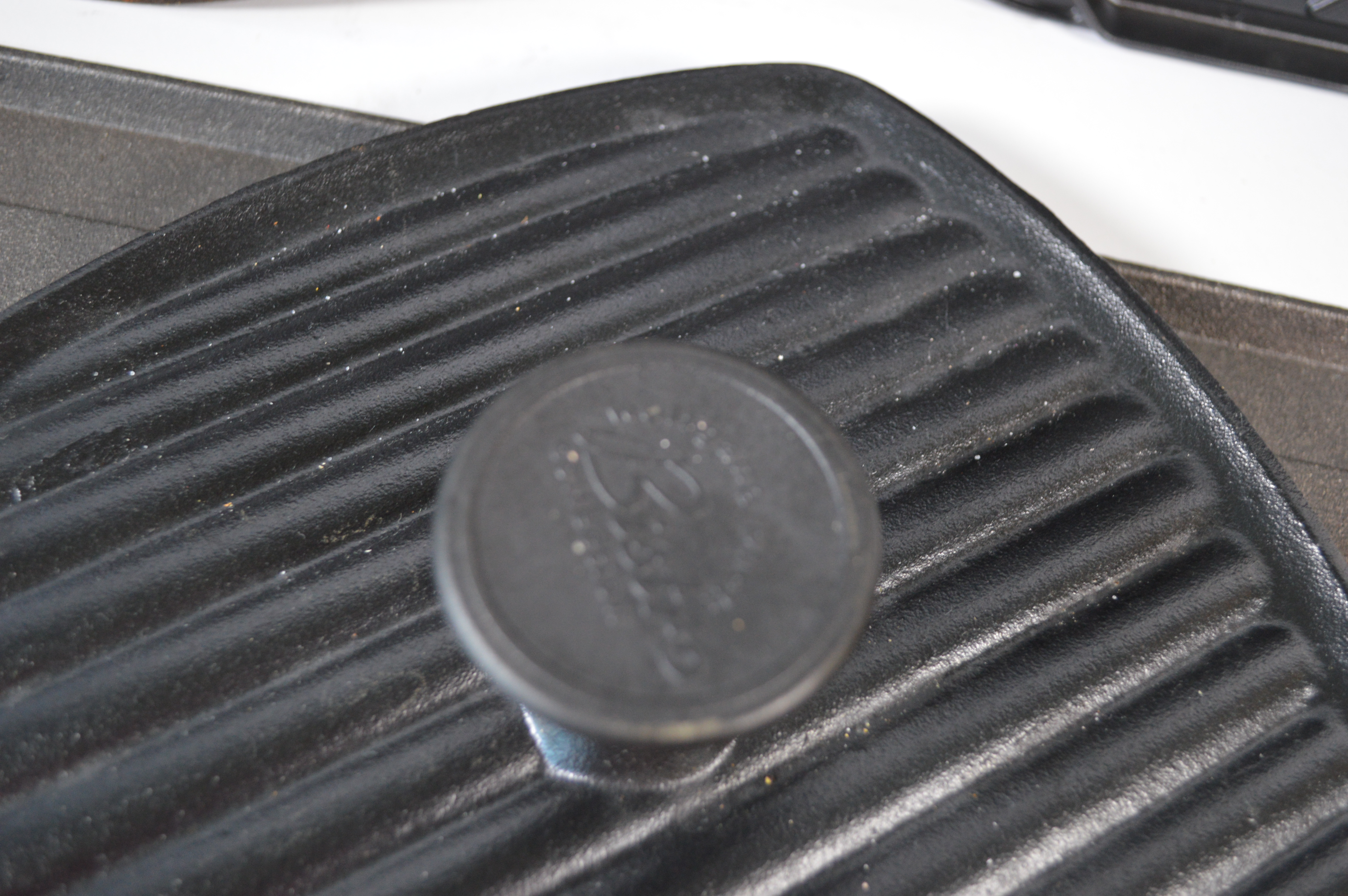 Benjamin & Medwin Cast Iron Skillet, Wolfgang Puck Bacon Press and Griddle