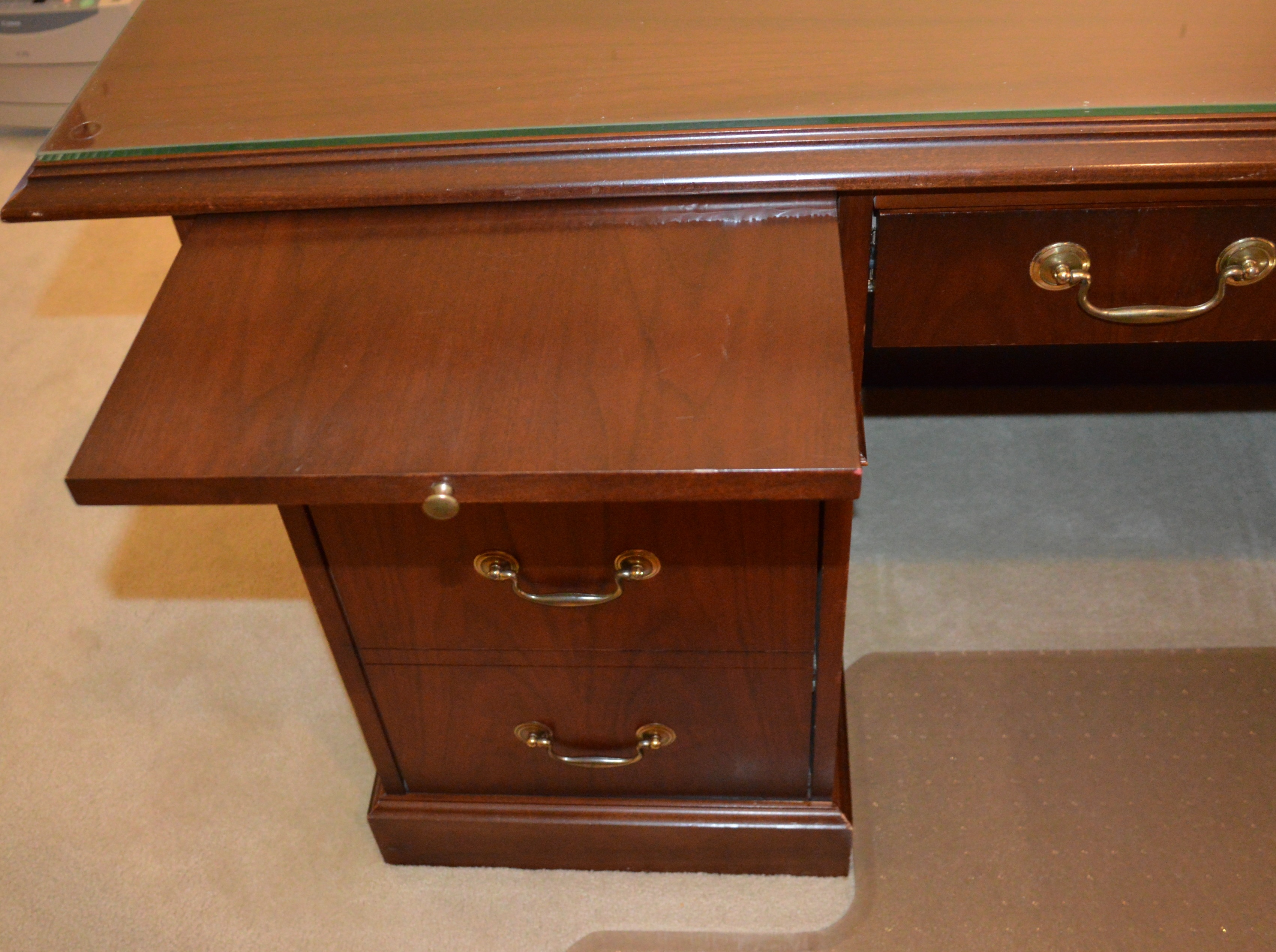 Paoli Mahogany Executive Desk, Late 20th Century