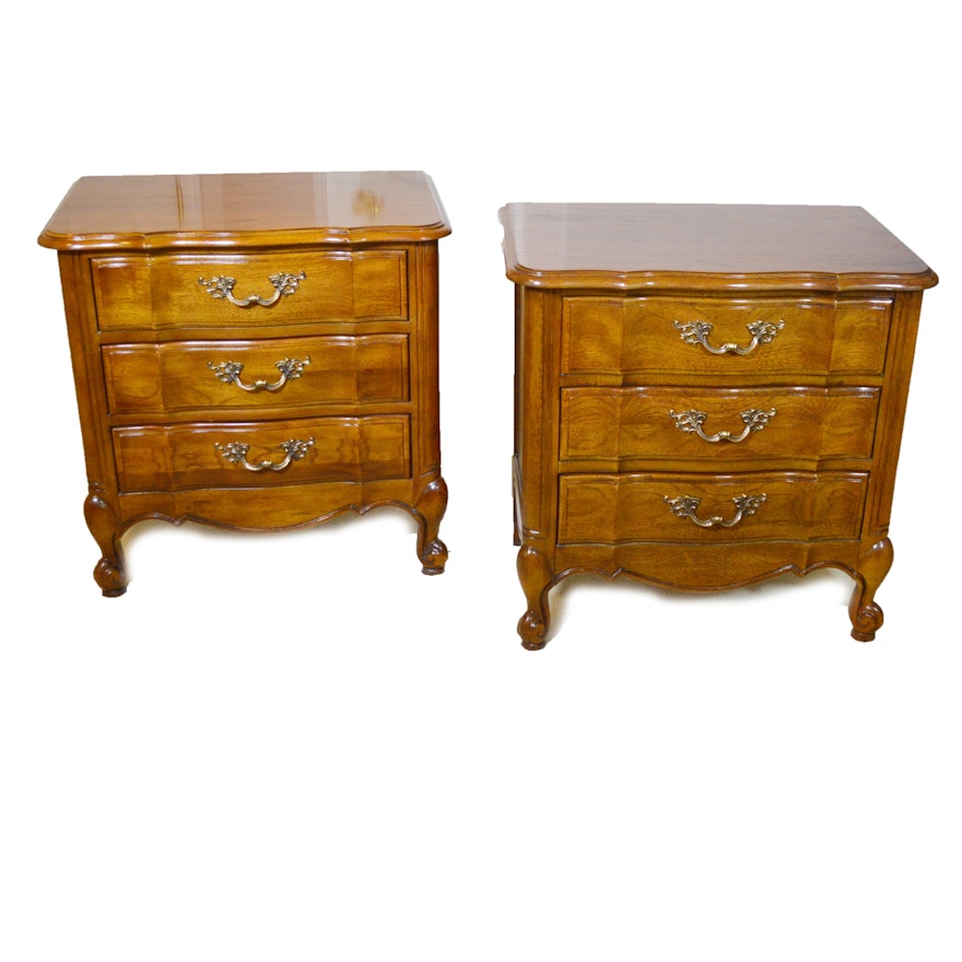 Pair of Thomasville Tableau Collection Scalloped Nightstands, Late 20th Century