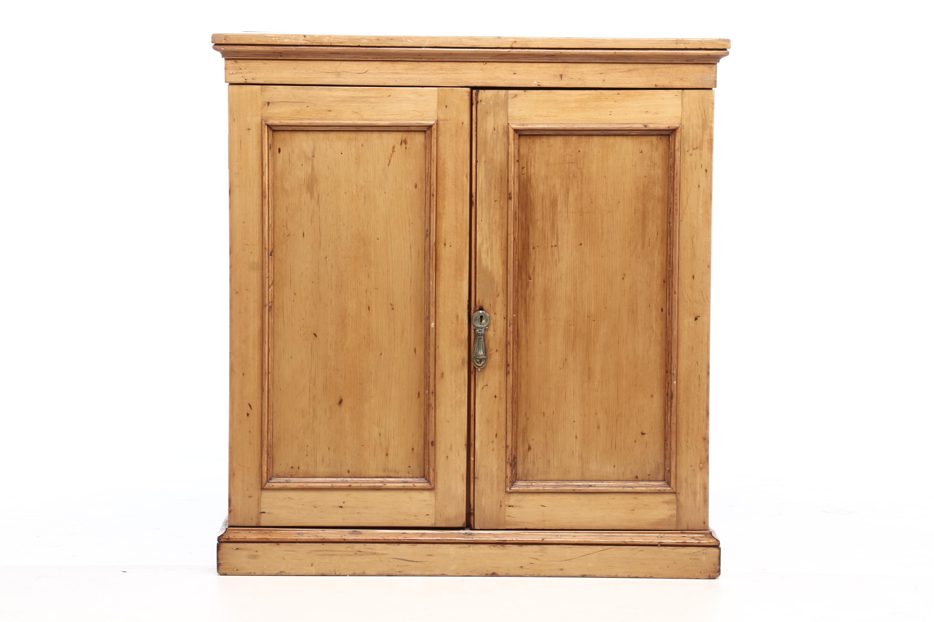 Victorian Pine Sixteen-Drawer Specimen Cabinet, Second Half 19th Century