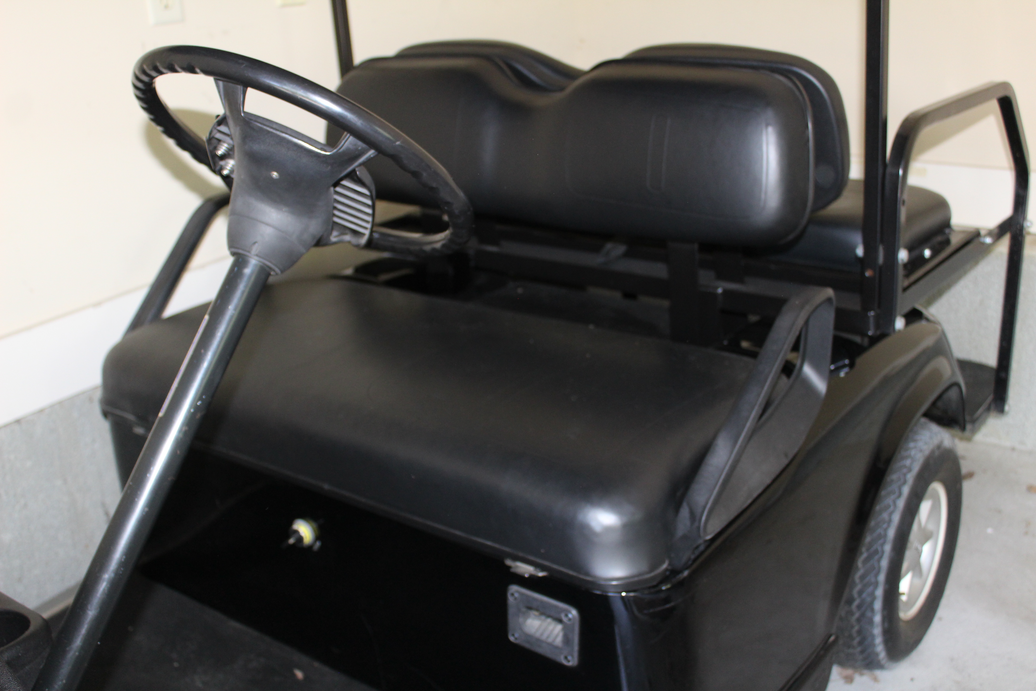 E-Z-Go Textron Golf Cart