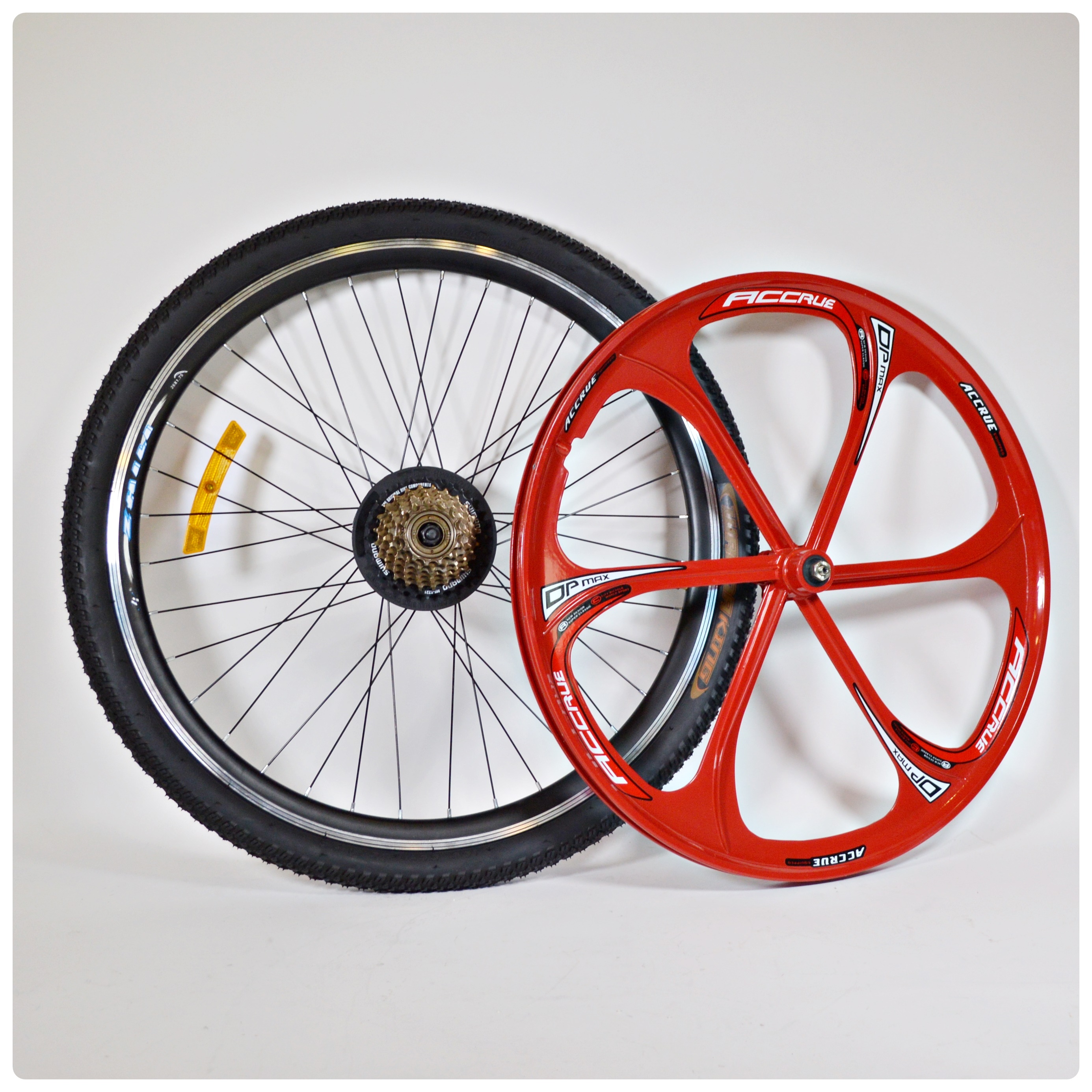 Accrue 22" Alloy Wheel and Wanda King 26" Bicycle Tire Wall Decor