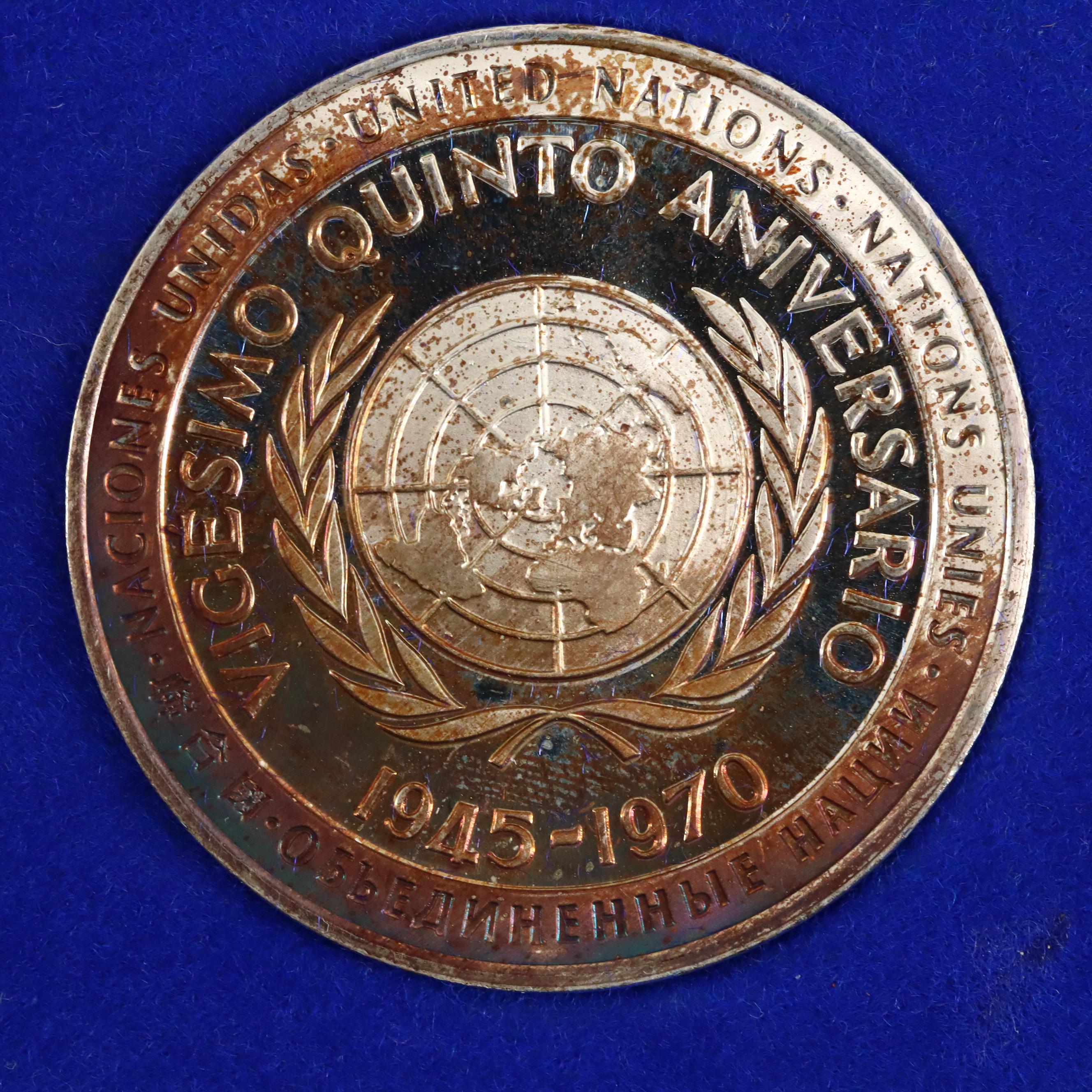 A Franklin Mint United Nations 25th Anniversary Commemorative Silver Medal Set