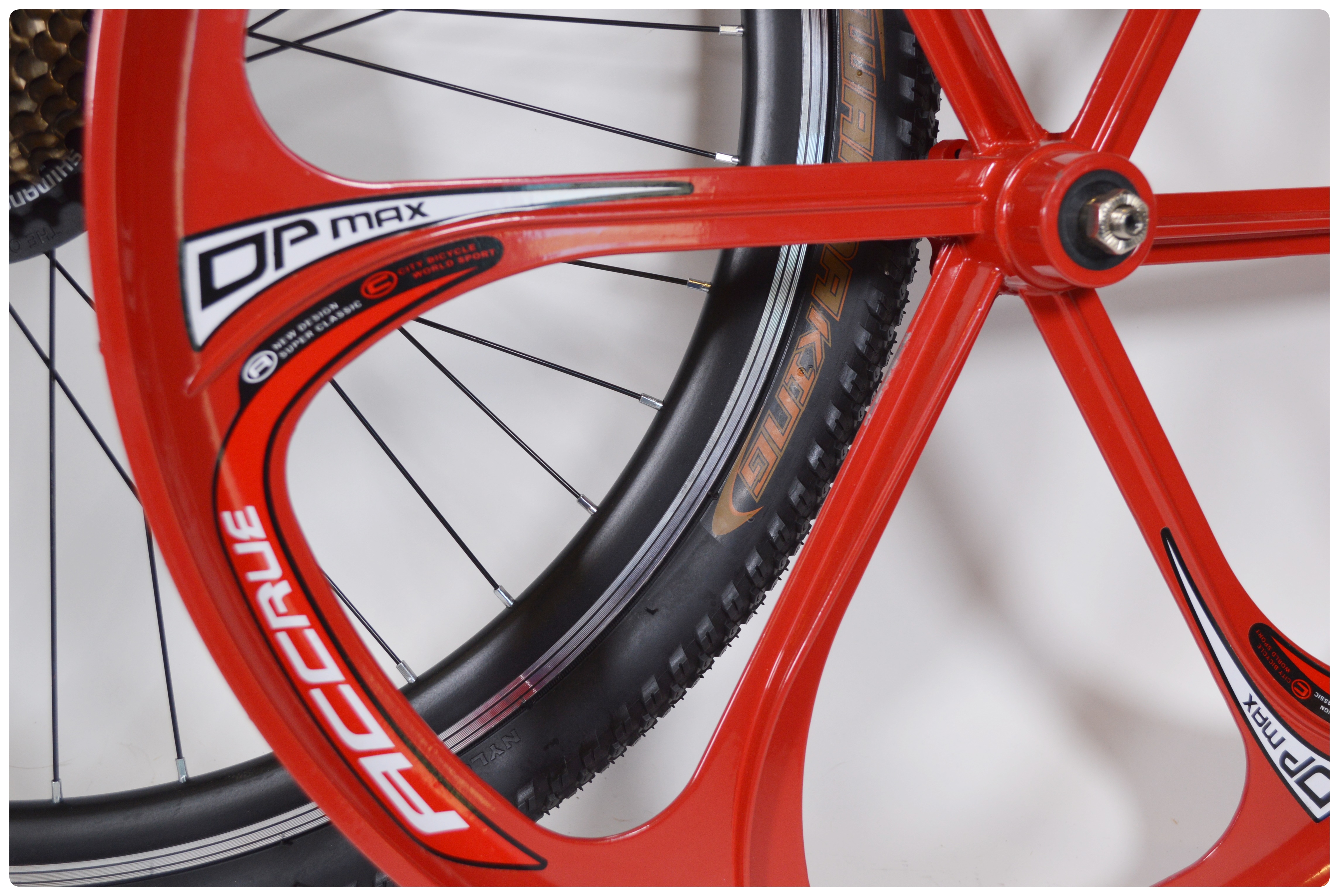 Accrue 22" Alloy Wheel and Wanda King 26" Bicycle Tire Wall Decor