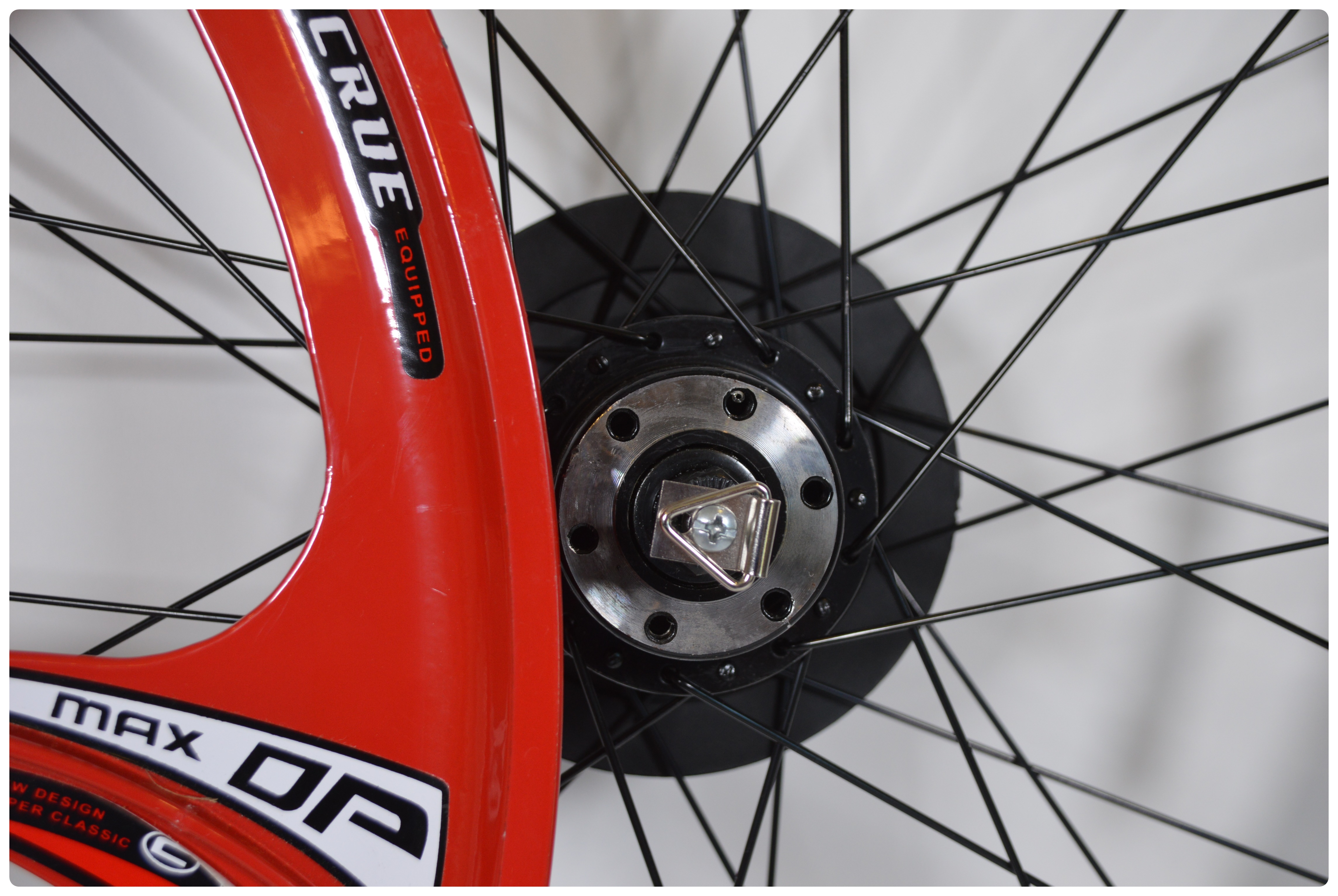 Accrue 22" Alloy Wheel and Wanda King 26" Bicycle Tire Wall Decor