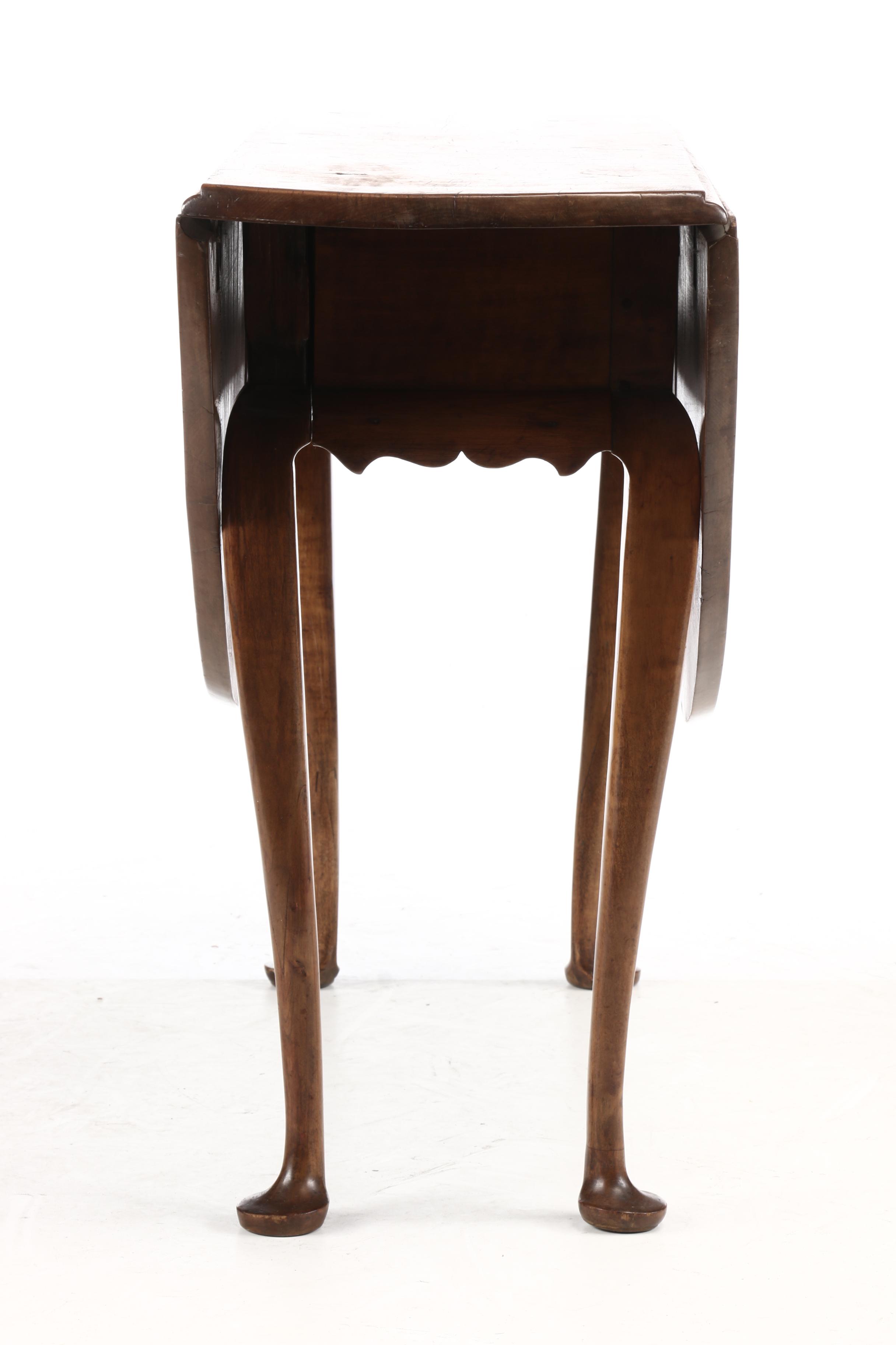 American Queen Anne Maple Drop-Leaf Table, Second Half 18th Century