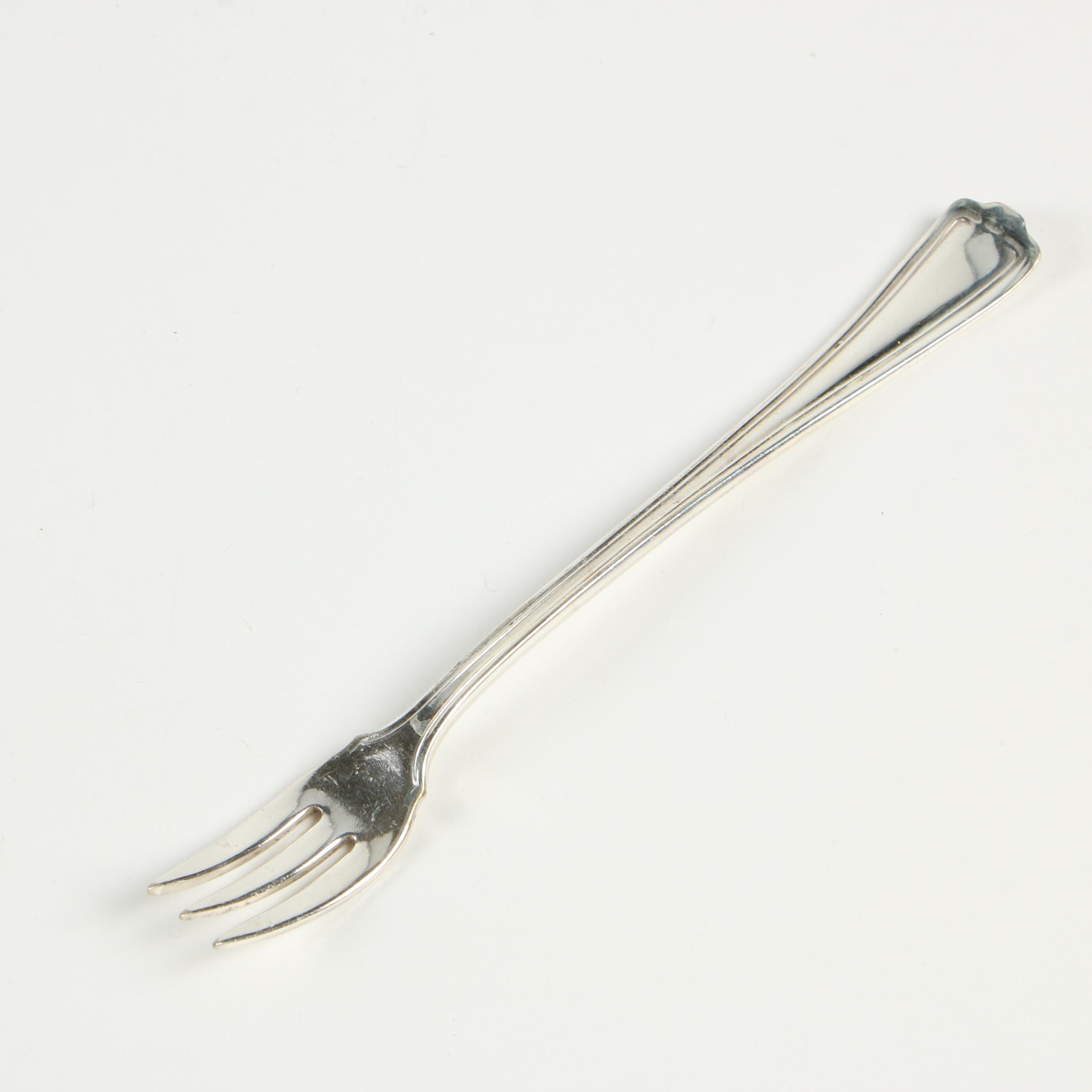 Rogers Bros "Cromwell" Silver Plate Flatware, Service for Twelve, 105 Pieces