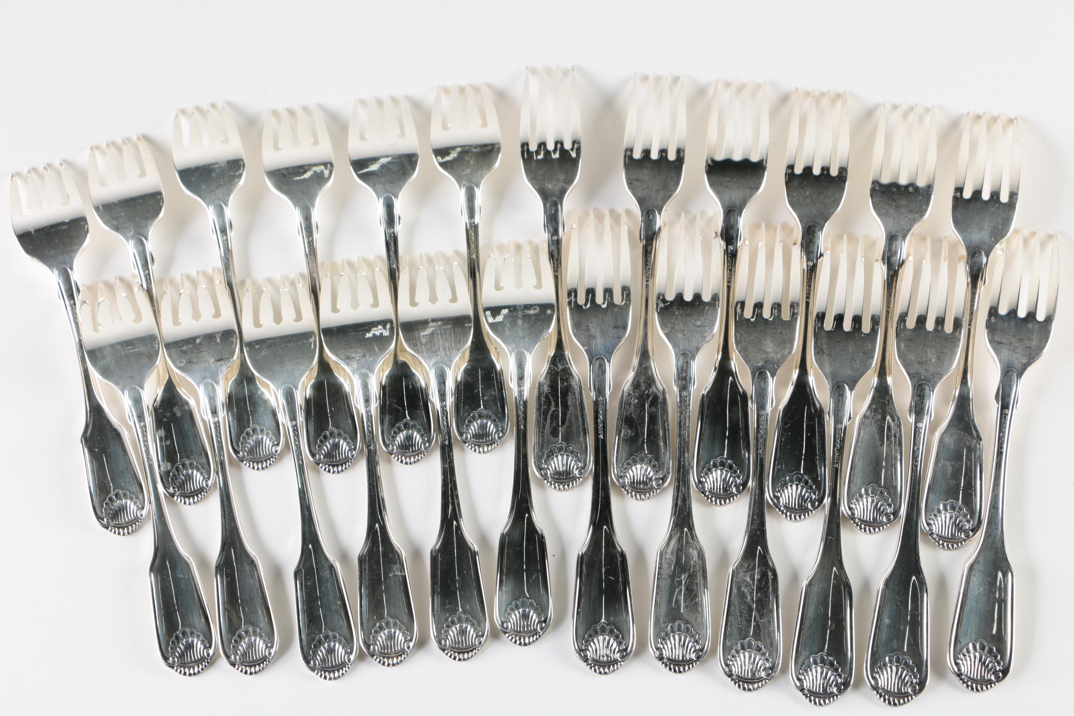 Oneida "Silver Shell" Silver Plate Flatware and Serving Utensils with Chest