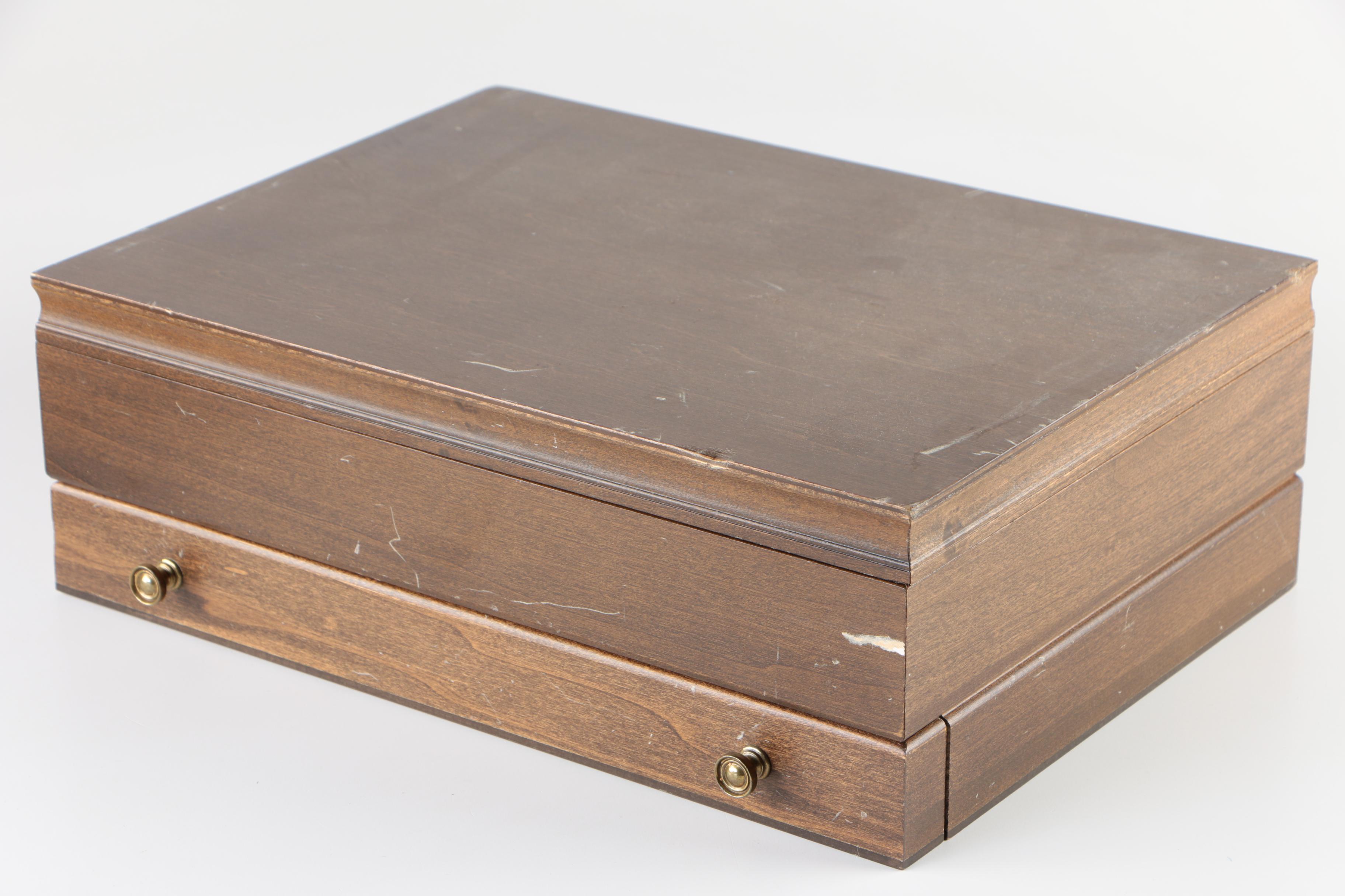 Oneida "Silver Shell" Silver Plate Flatware and Serving Utensils with Chest