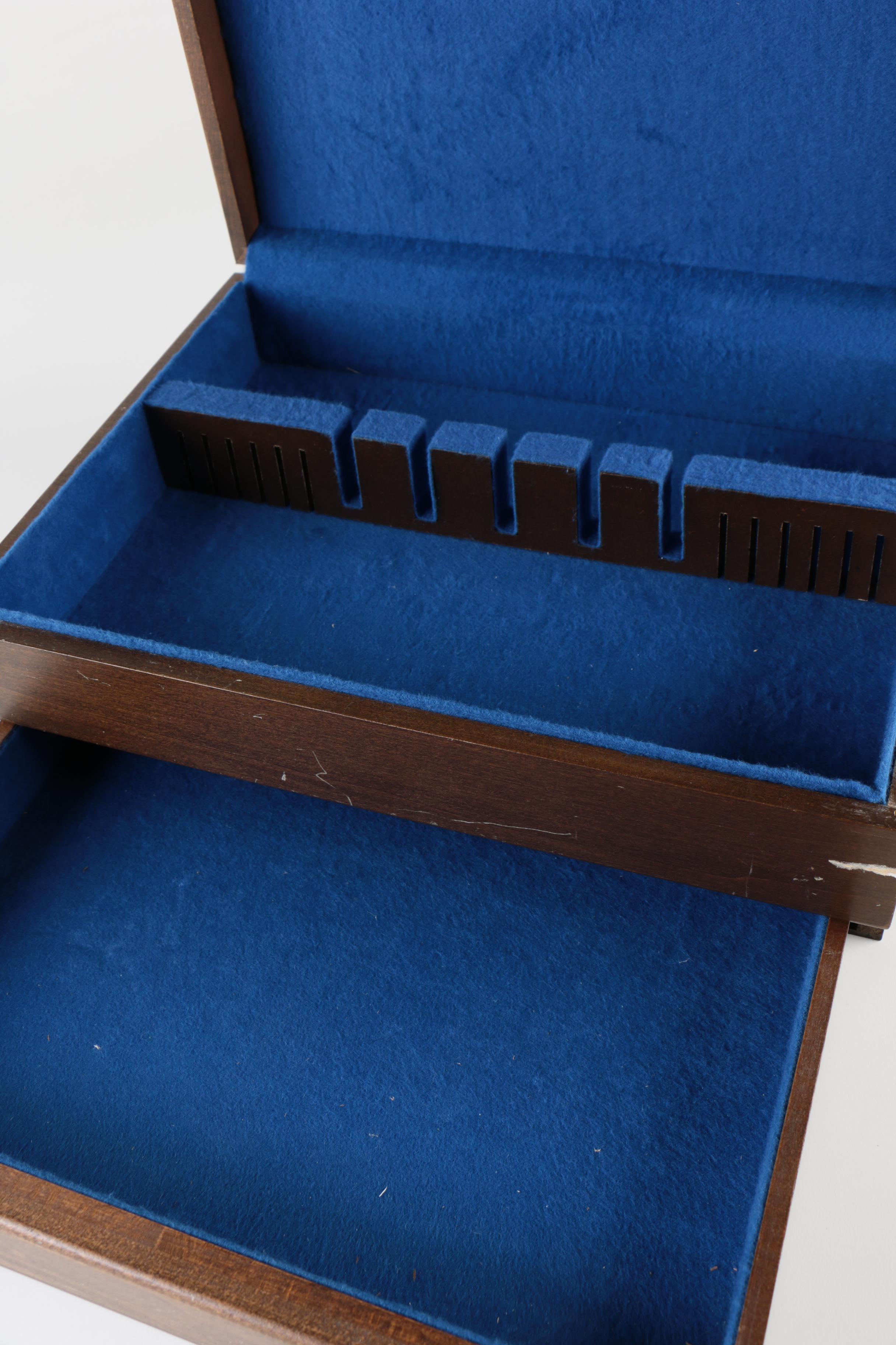 Oneida "Silver Shell" Silver Plate Flatware and Serving Utensils with Chest