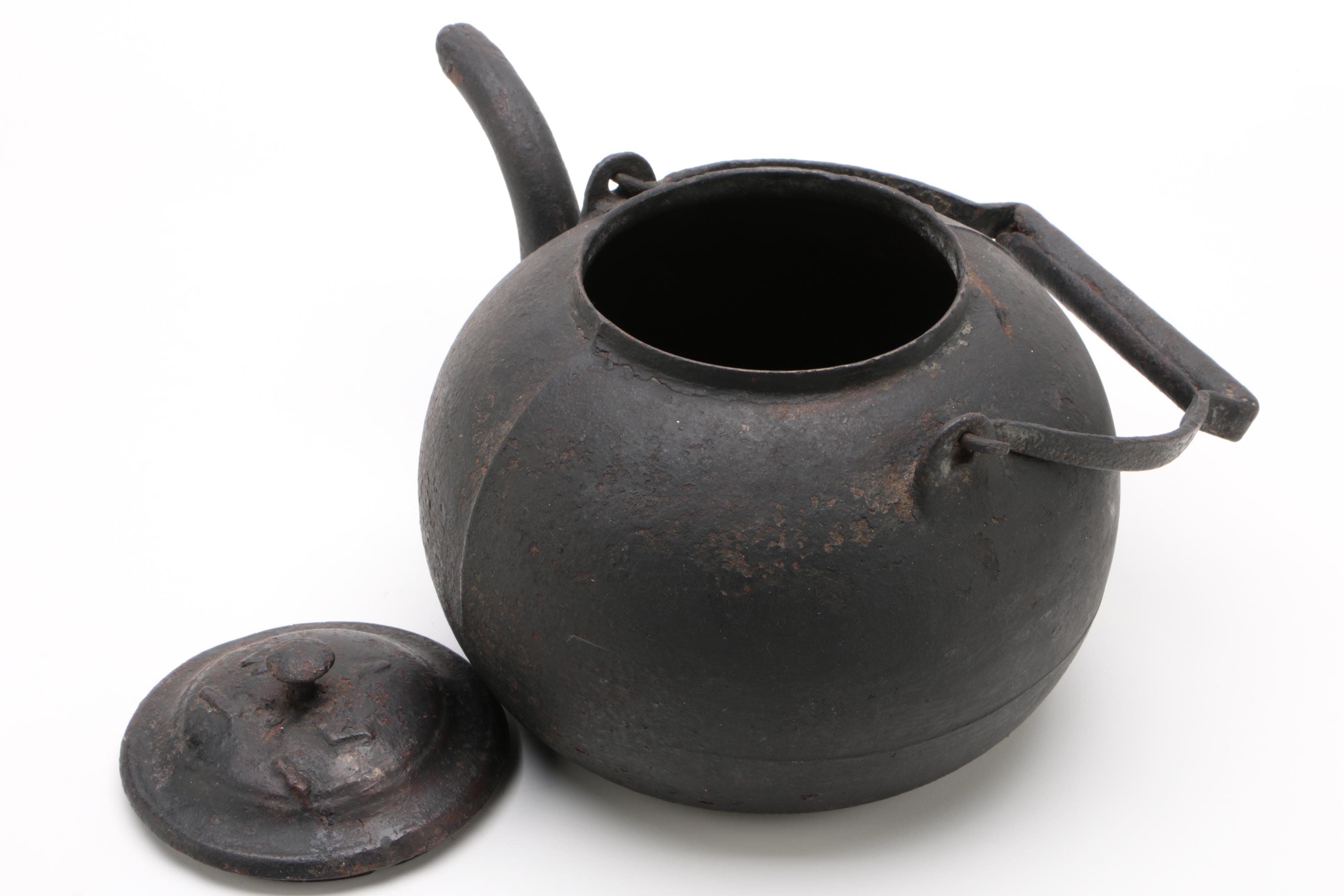 Cast Iron Pot Bellied Tea Kettle with Gooseneck Spout, Early 19th Century