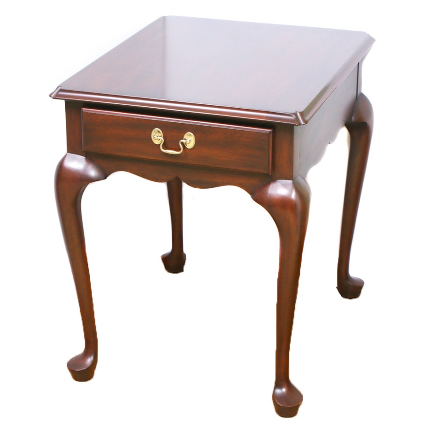 Henkel-Harris Queen Anne-Style Side Table, Late 20th Century