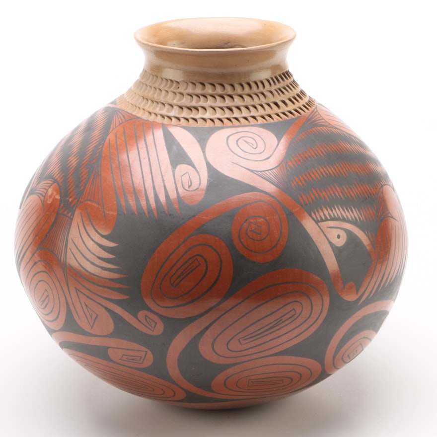 Gloria Hernandez Mata Ortiz Pottery Vase