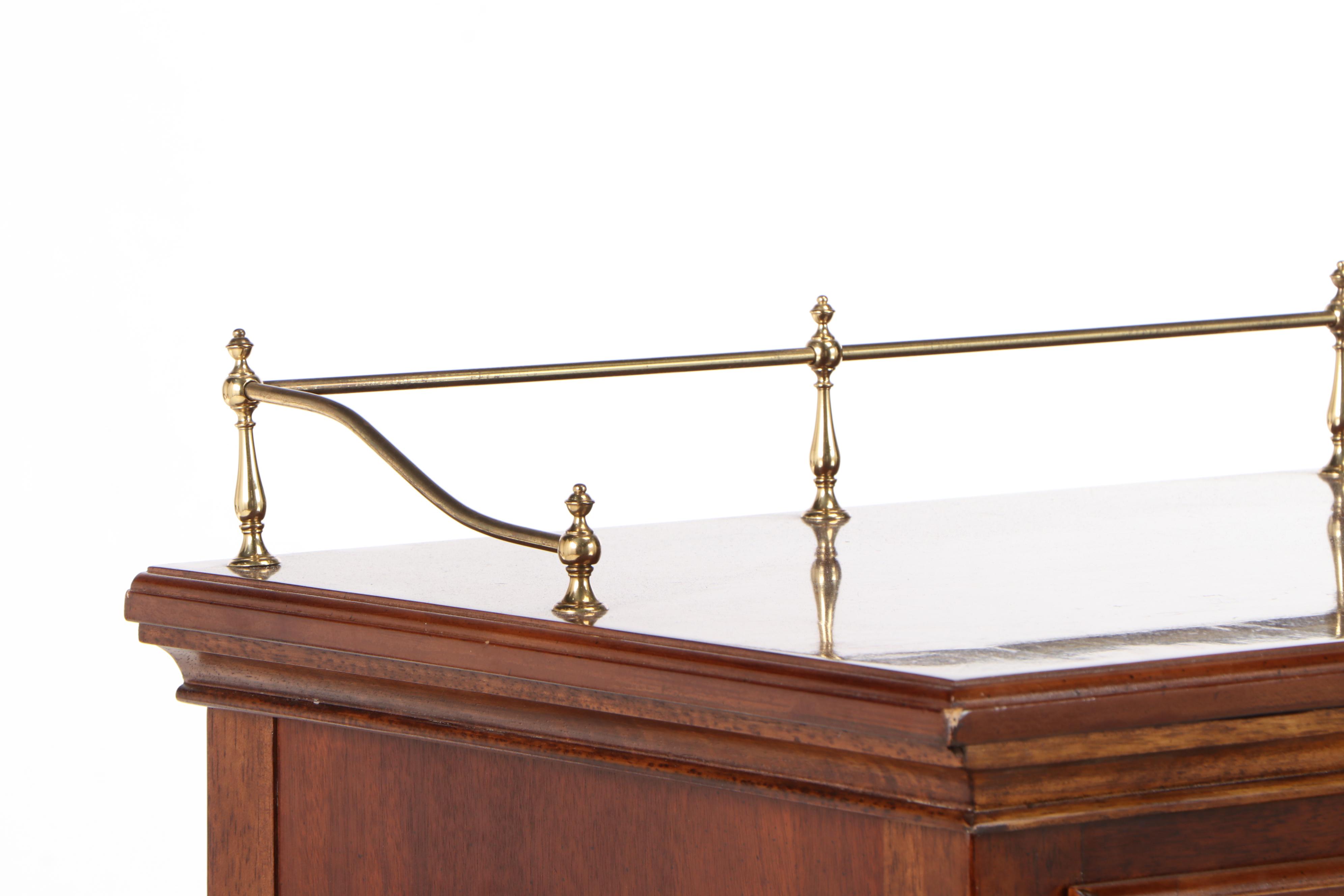 Hepplewhite Style Mahogany Breakfront Sideboard, Late 20th Century