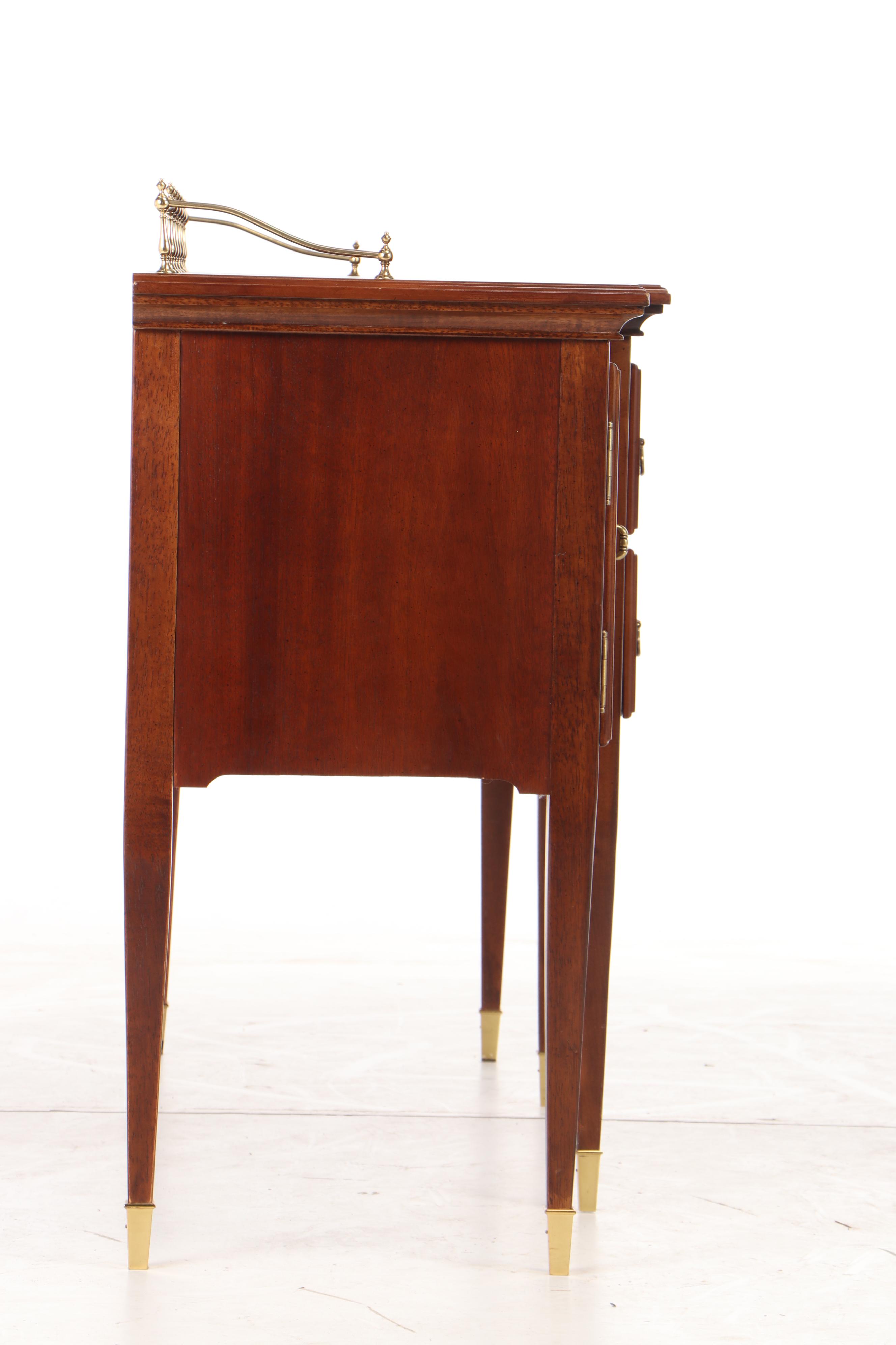 Hepplewhite Style Mahogany Breakfront Sideboard, Late 20th Century