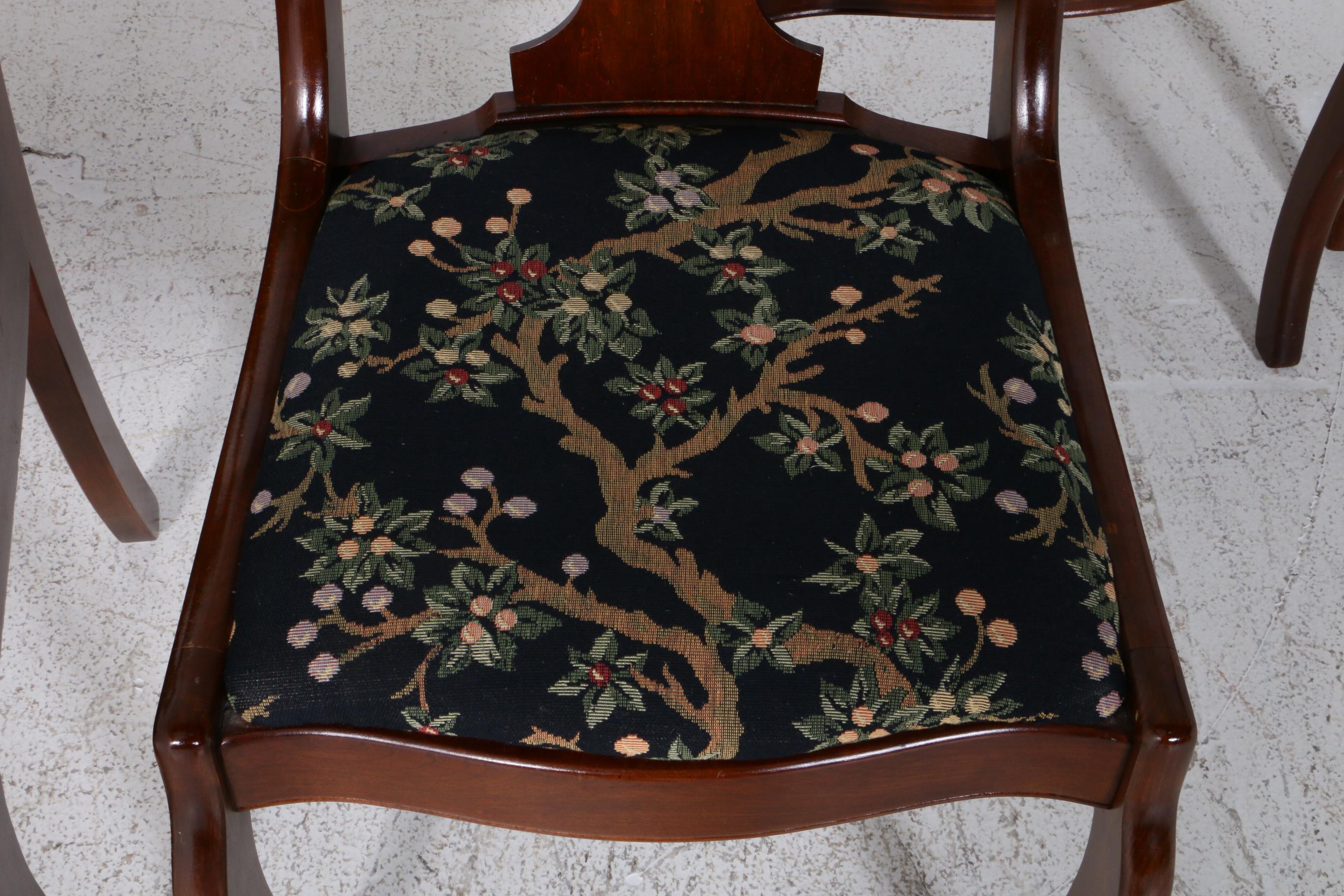 Cherry Queen Anne Style Dining Table and Chairs