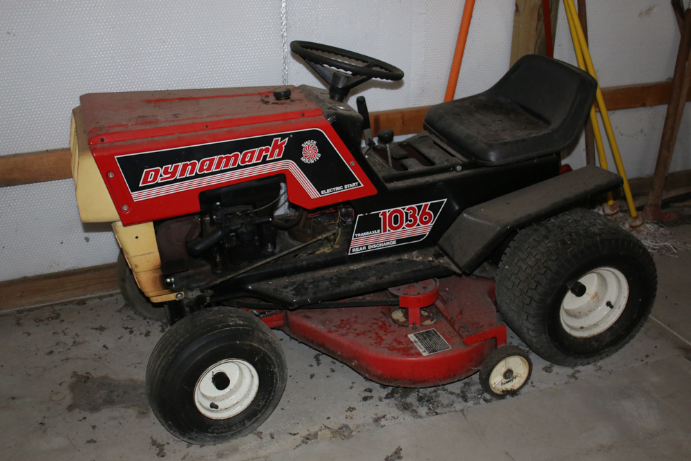 Dynamark 1036 Riding Lawnmower