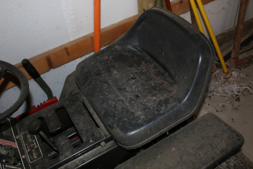 Dynamark 1036 Riding Lawnmower