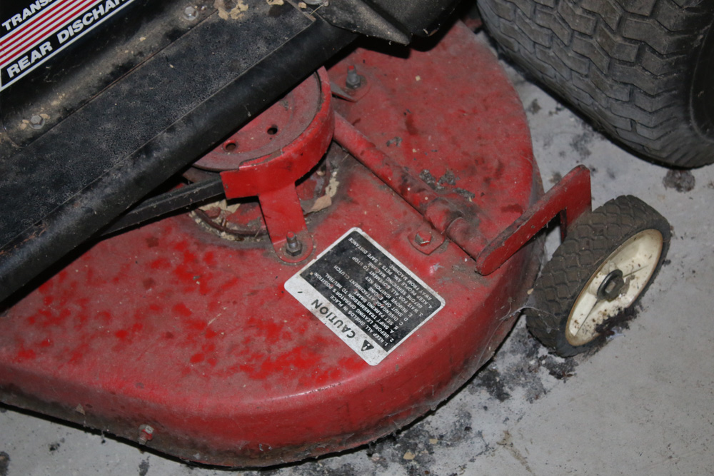 Dynamark 1036 Riding Lawnmower