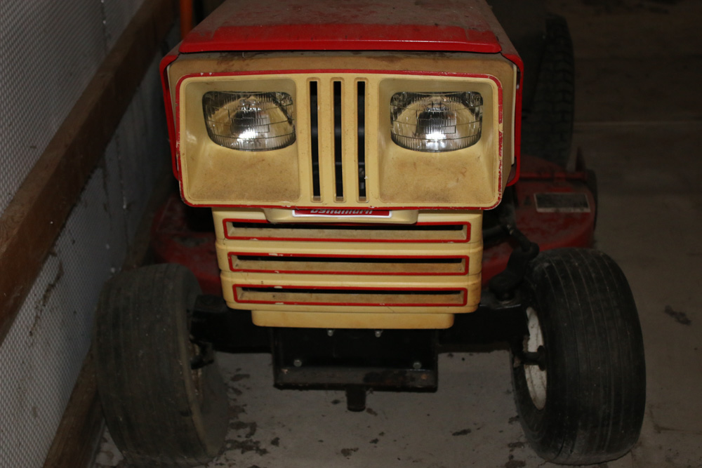 Dynamark 1036 Riding Lawnmower