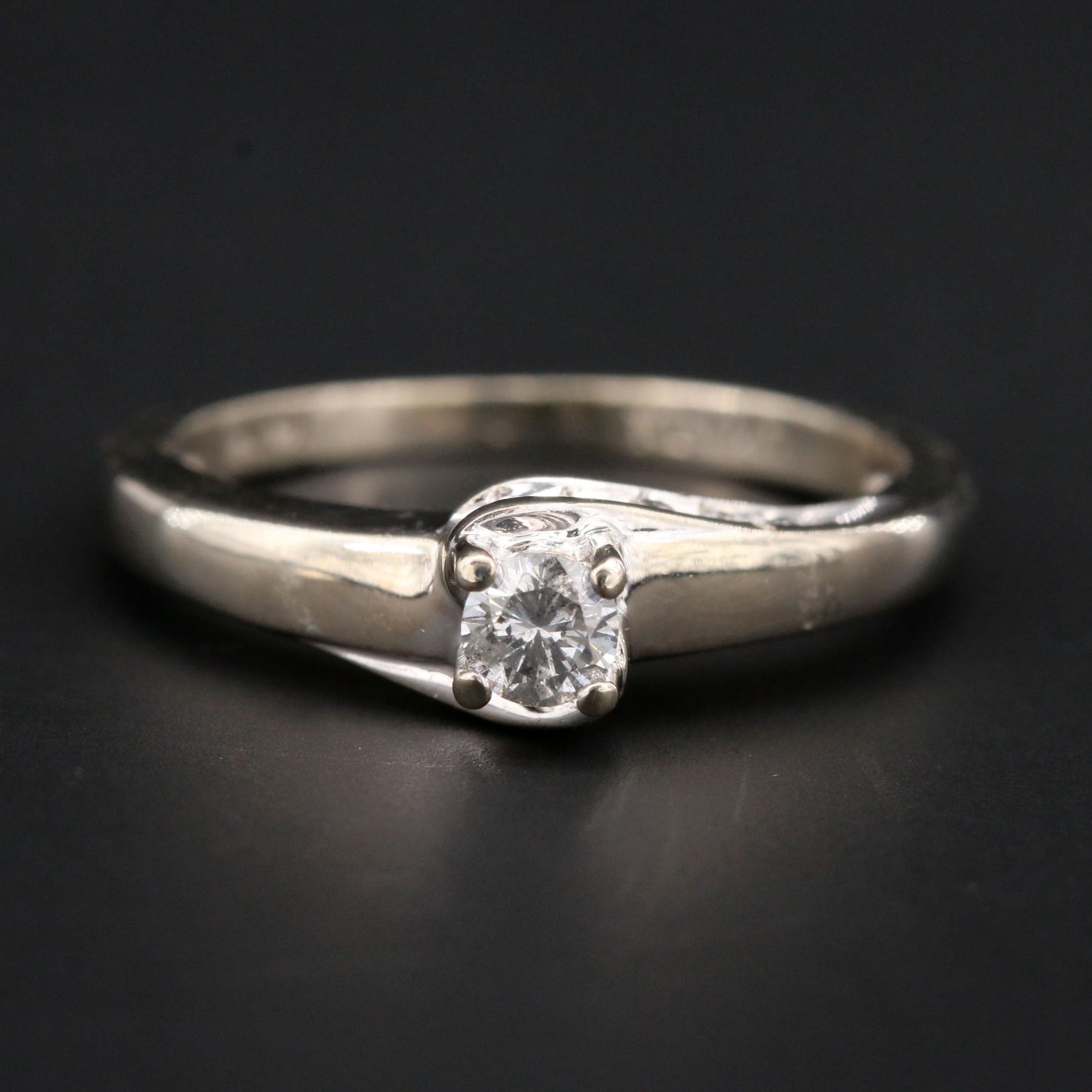 10K White Gold Diamond Ring