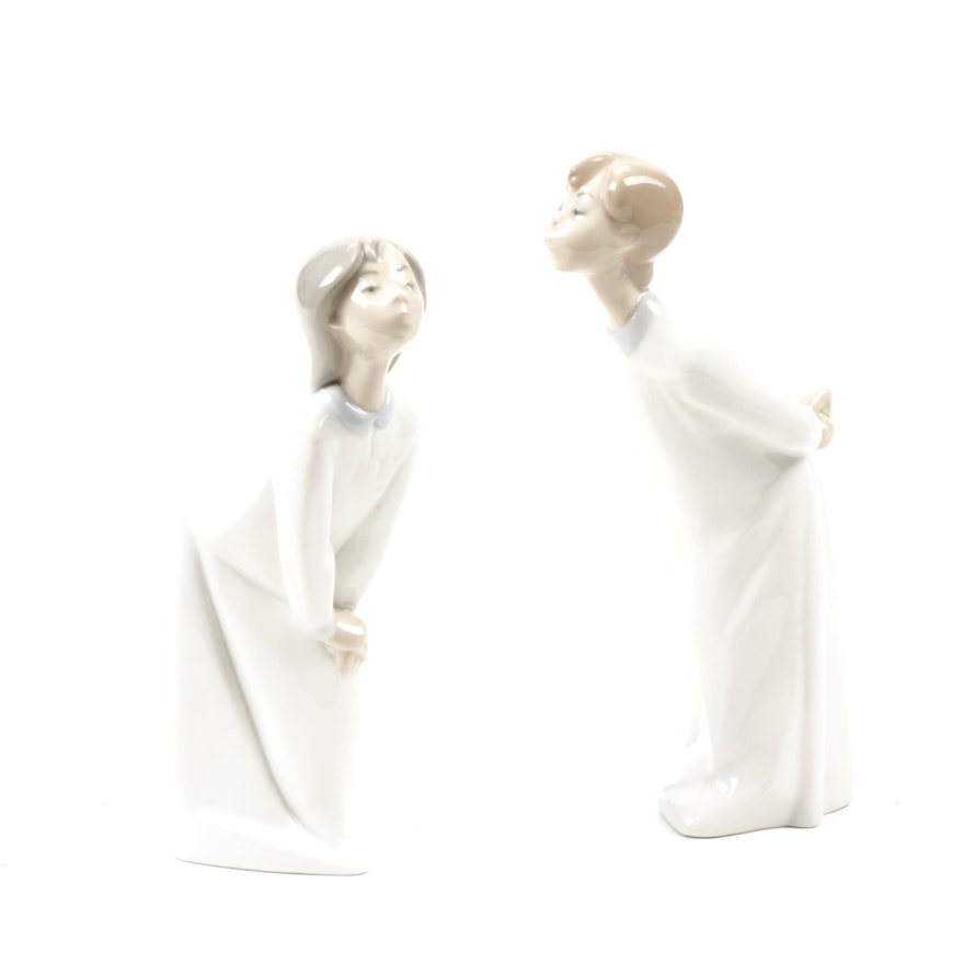 Lladró "Boy and Girl Kissing" Porcelain Figurines by Fulgencio Garcia, 1974