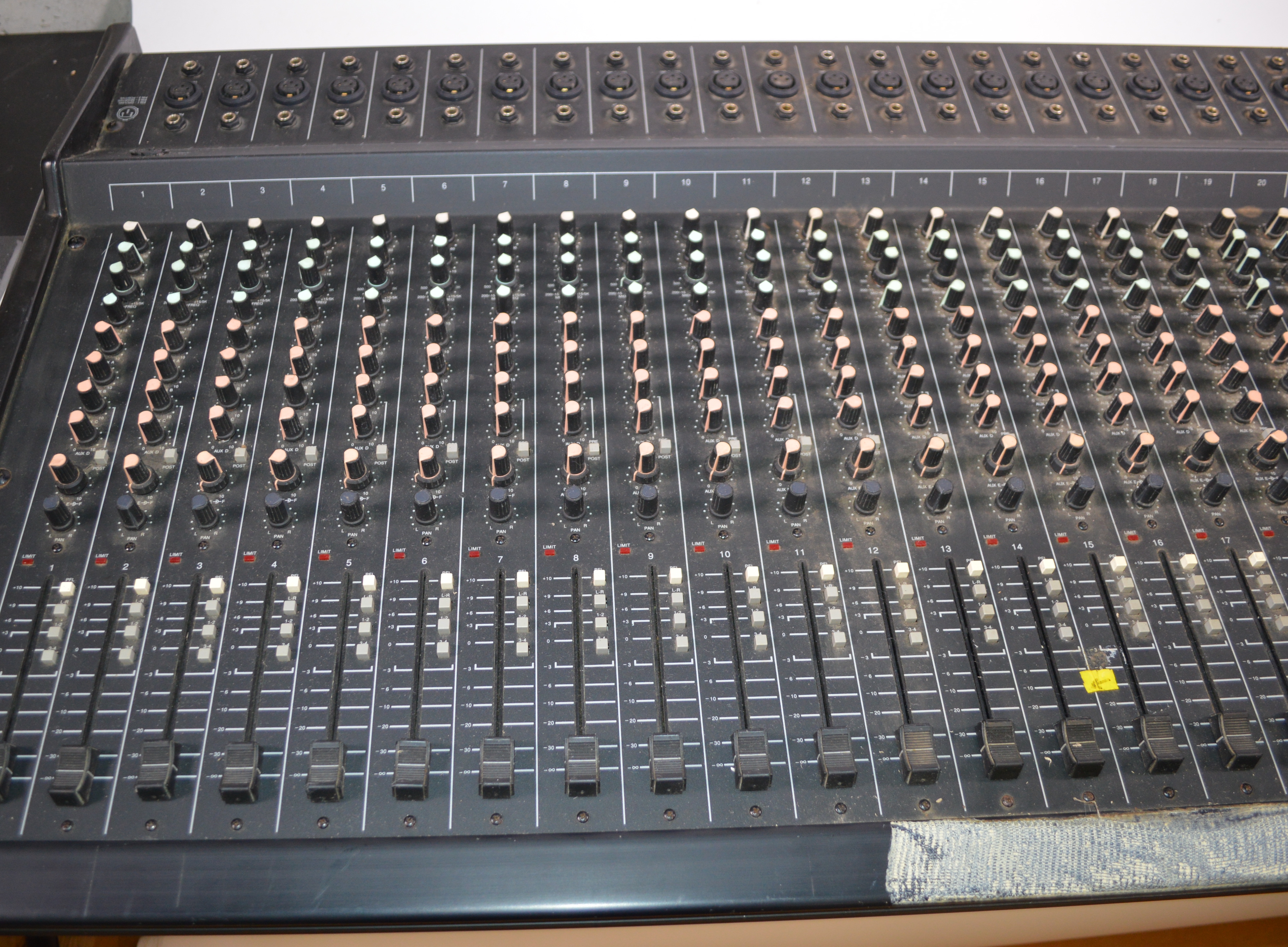 Peavey 24 Channel Mixing Console, SRC 2400