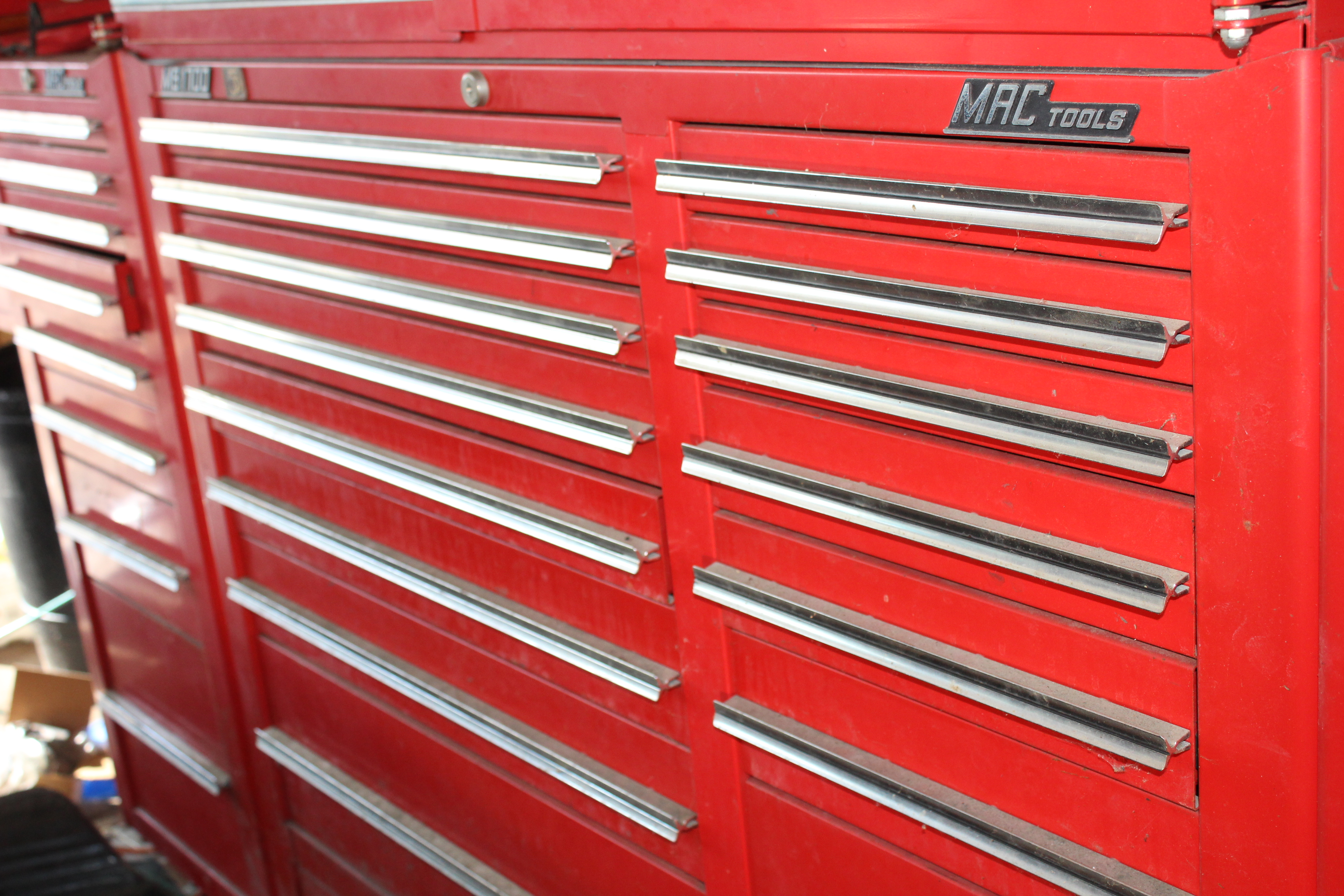 Mac MB1700 Tool Cabinet and Tools