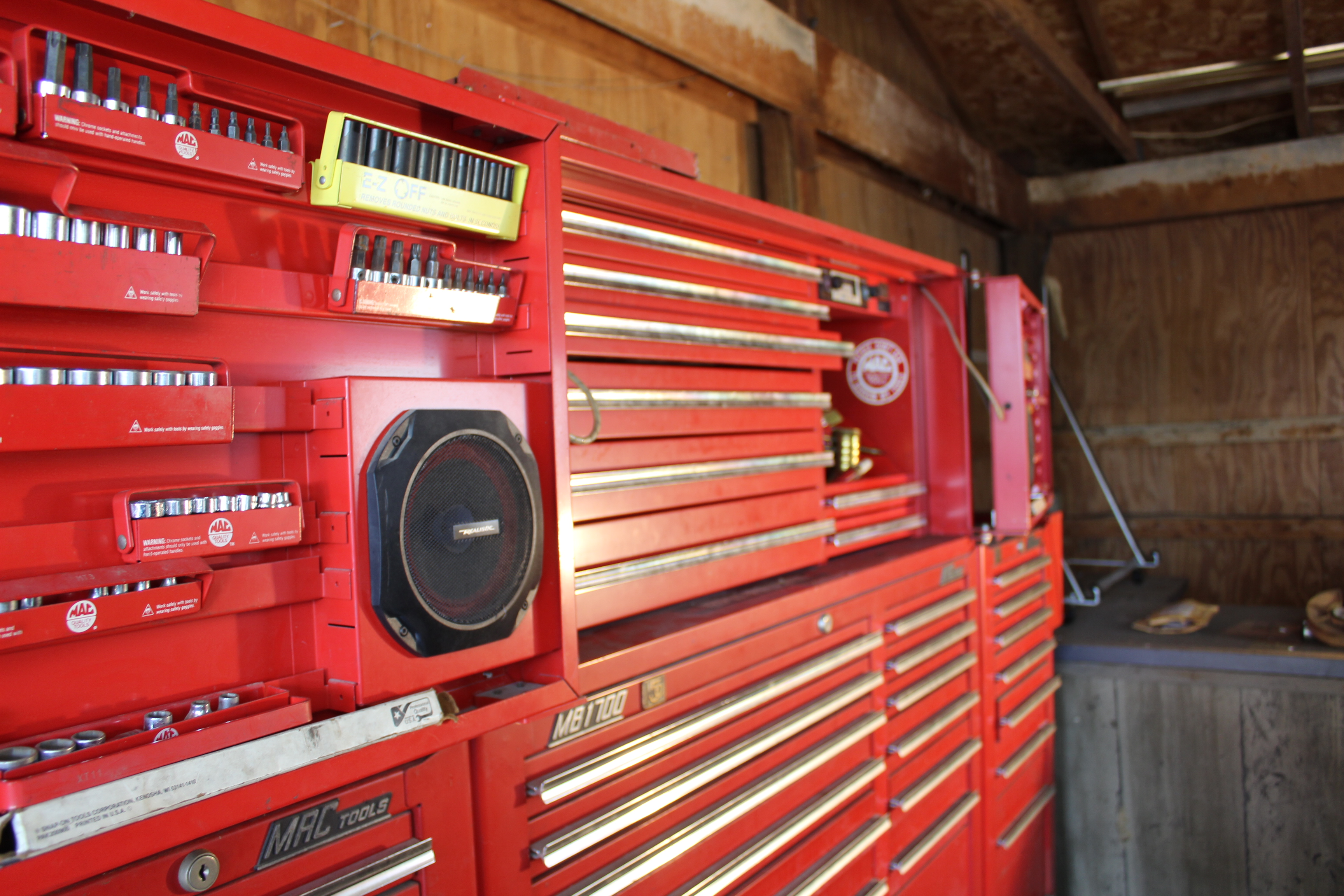 Mac MB1700 Tool Cabinet and Tools