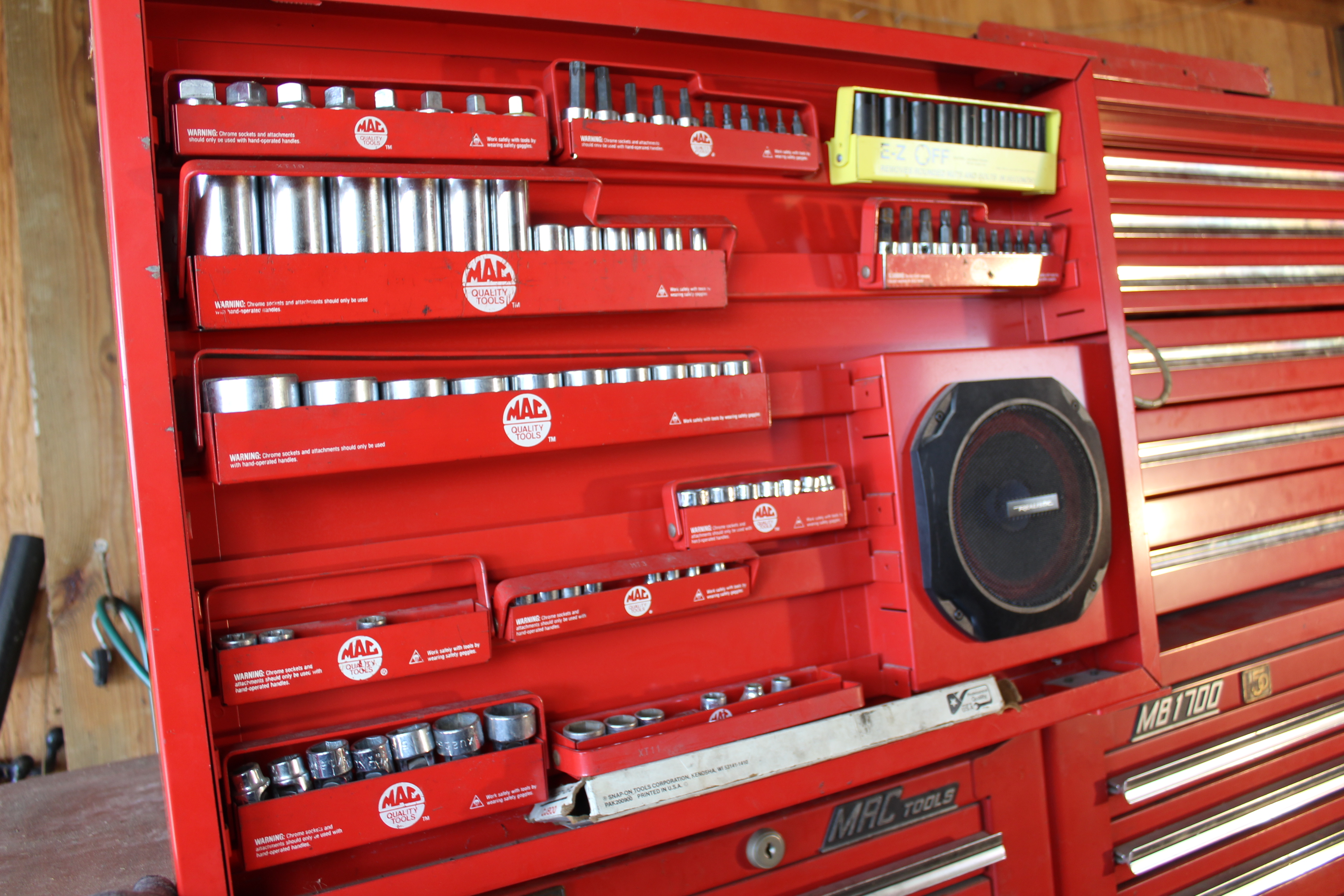 Mac MB1700 Tool Cabinet and Tools