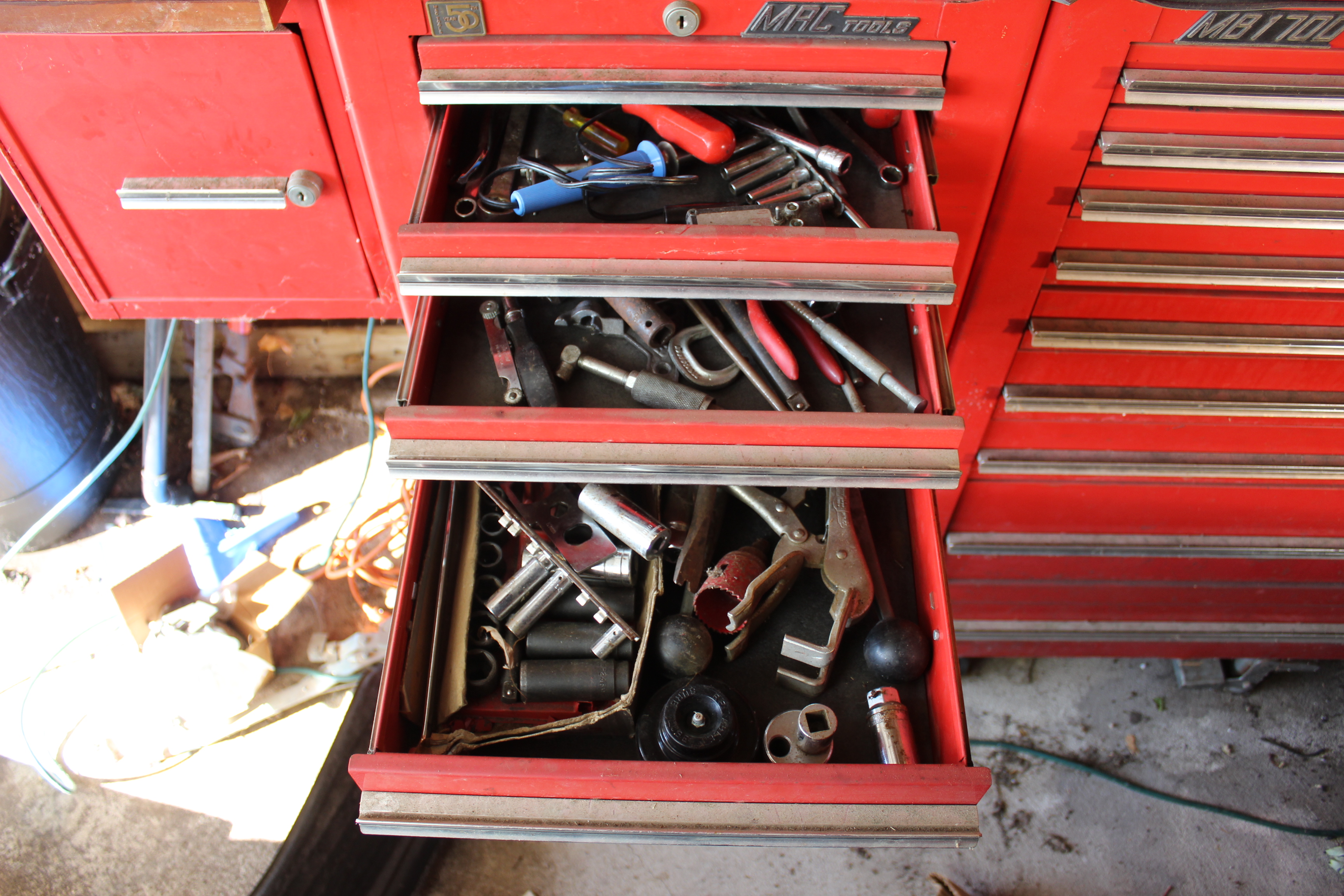 Mac MB1700 Tool Cabinet and Tools