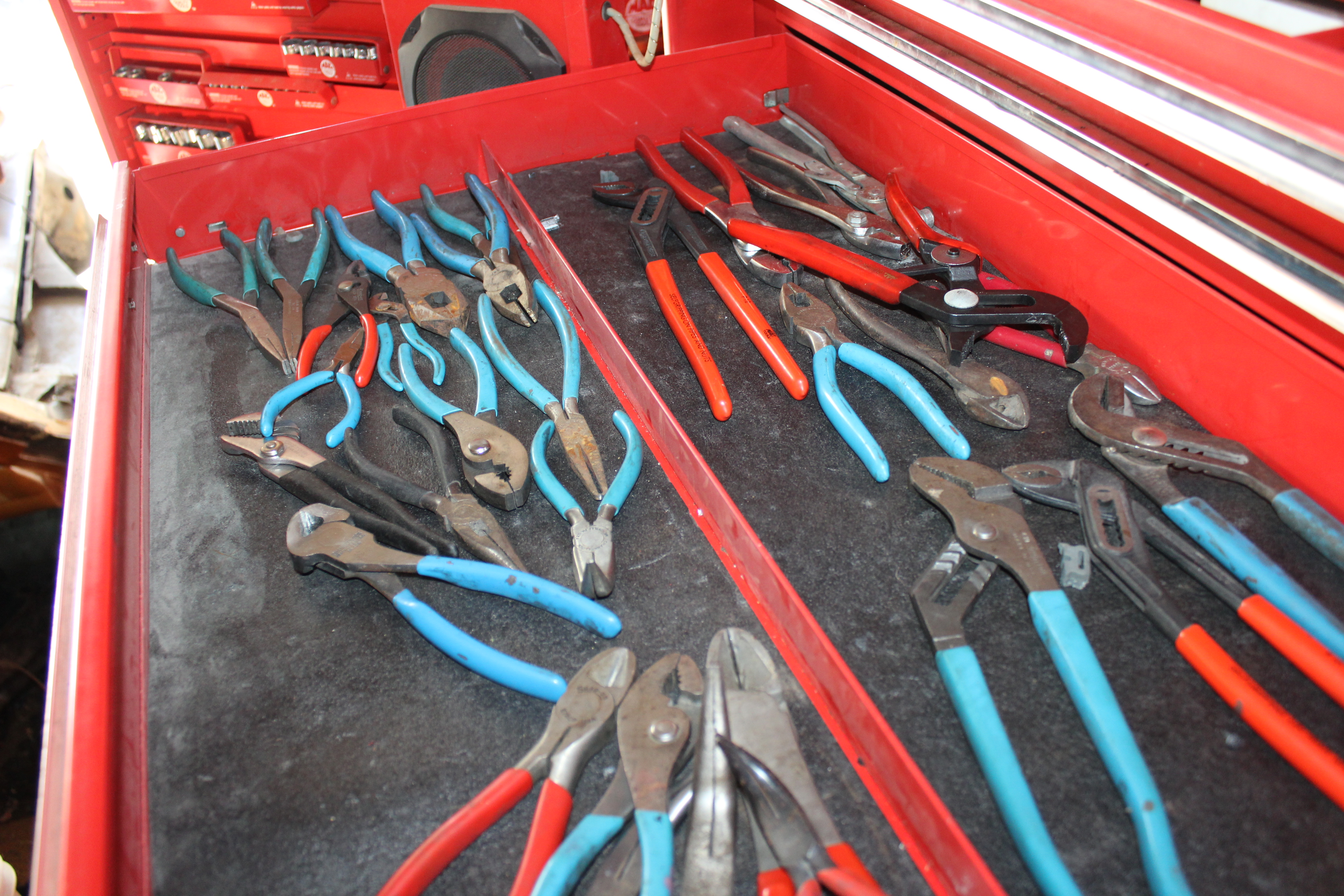 Mac MB1700 Tool Cabinet and Tools