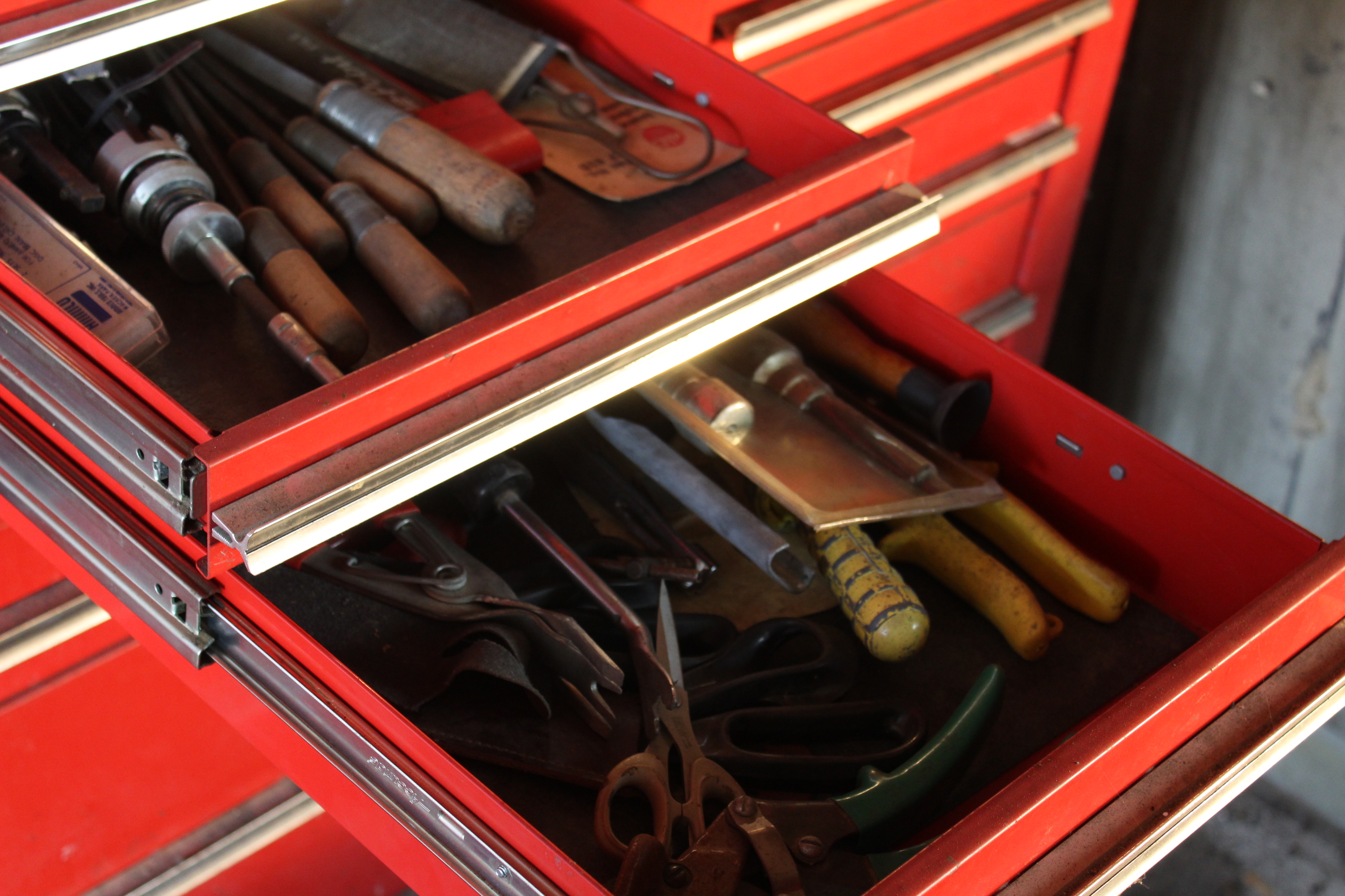 Mac MB1700 Tool Cabinet and Tools