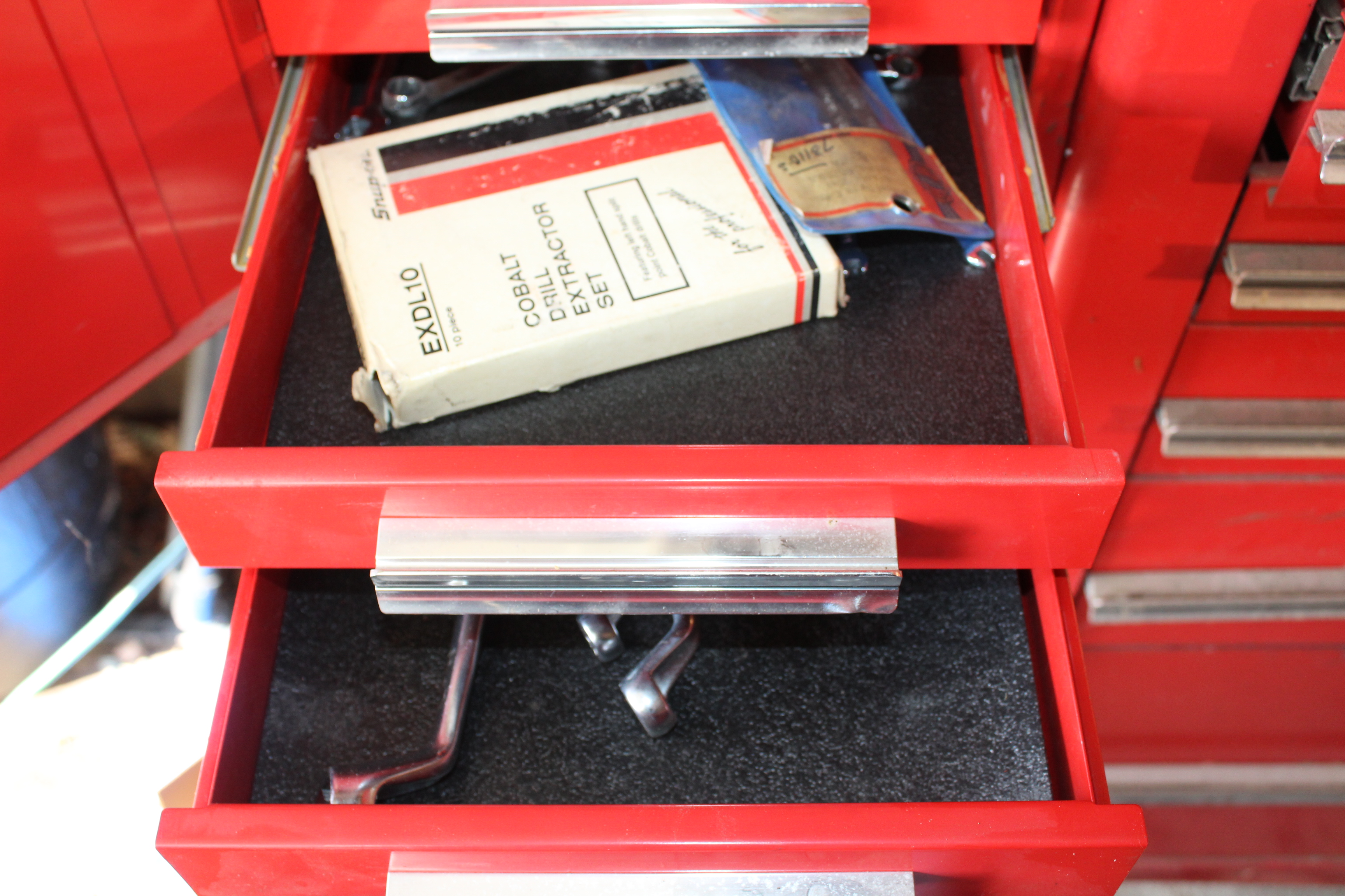 Mac MB1700 Tool Cabinet and Tools