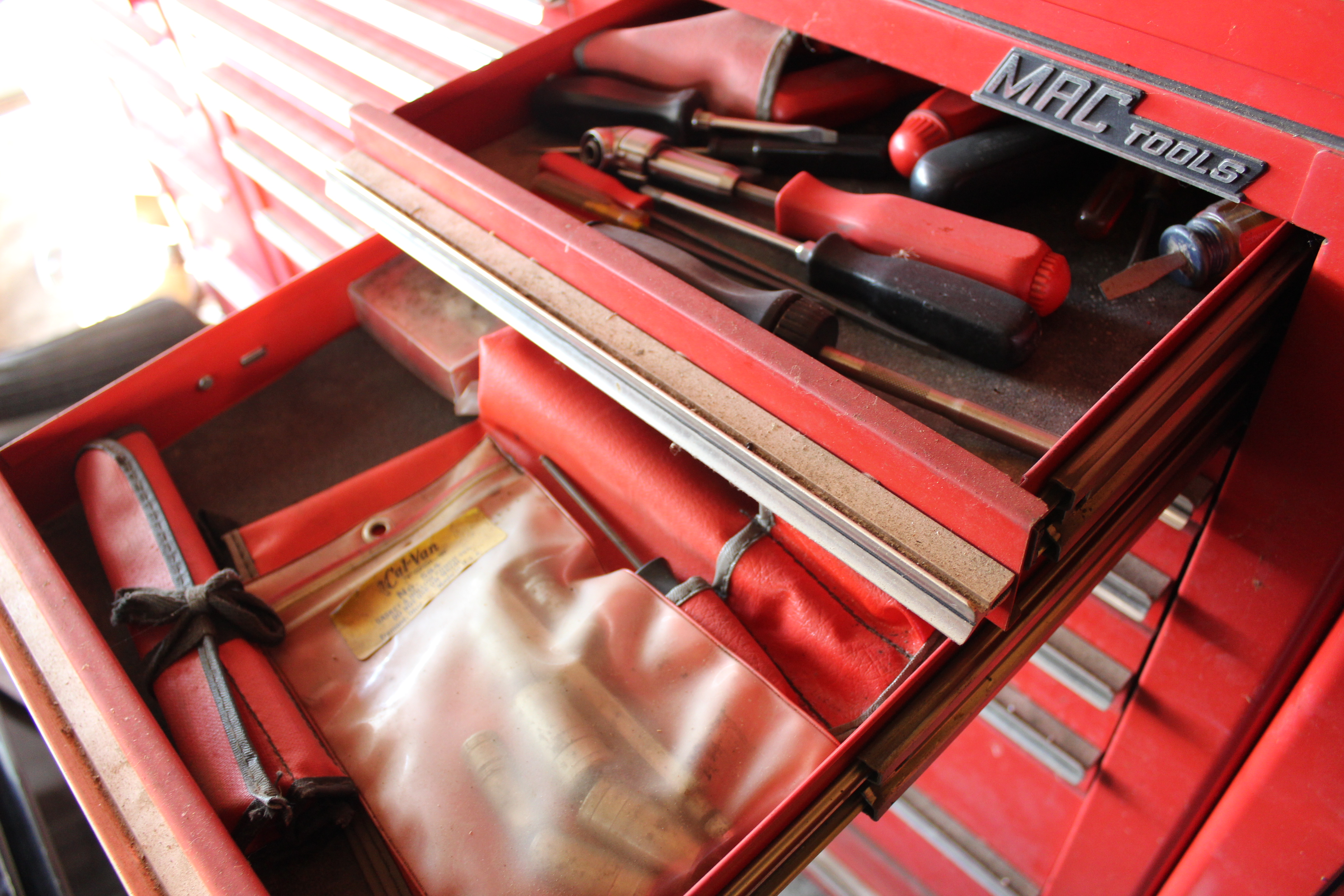 Mac MB1700 Tool Cabinet and Tools