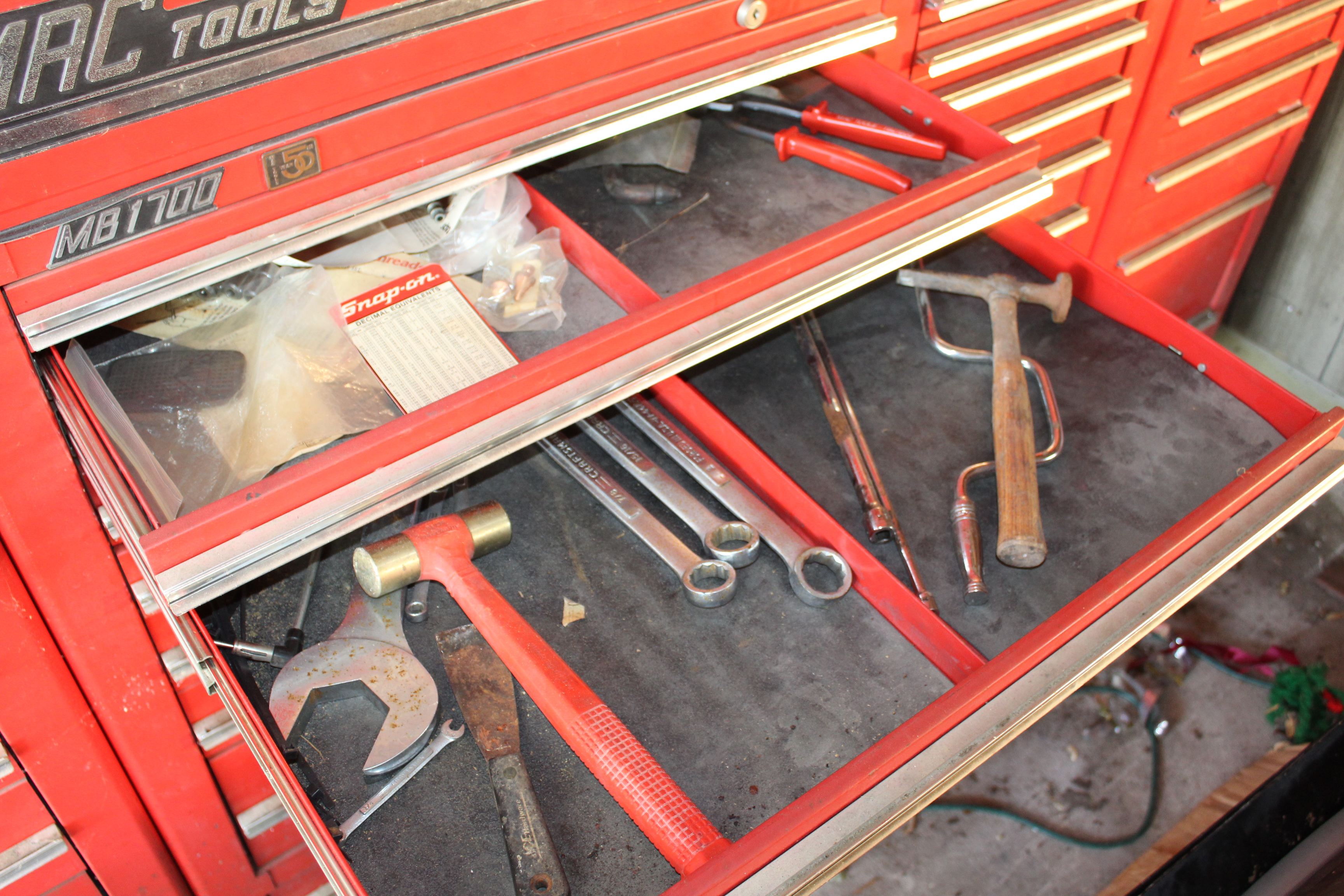 Mac MB1700 Tool Cabinet and Tools