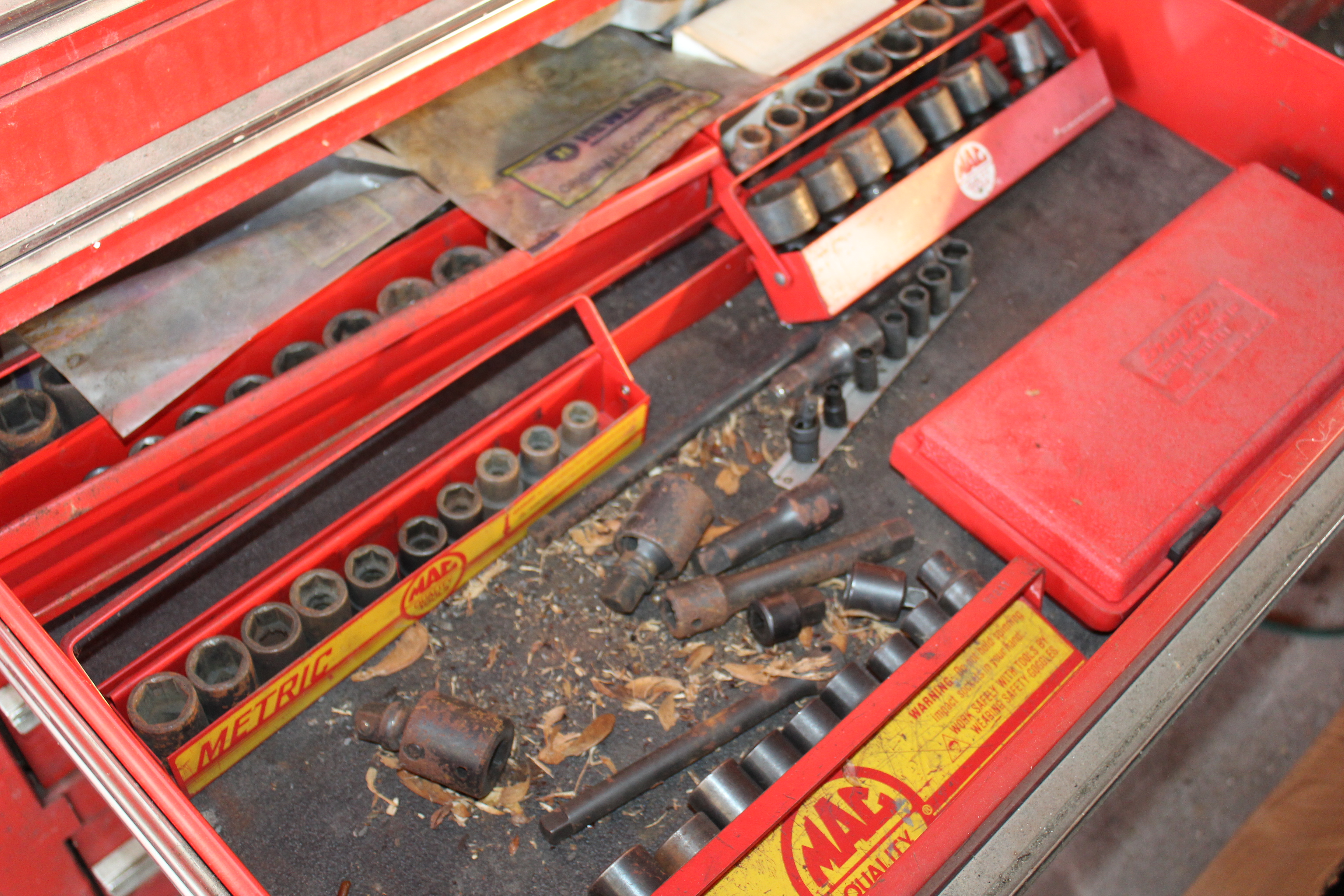 Mac MB1700 Tool Cabinet and Tools