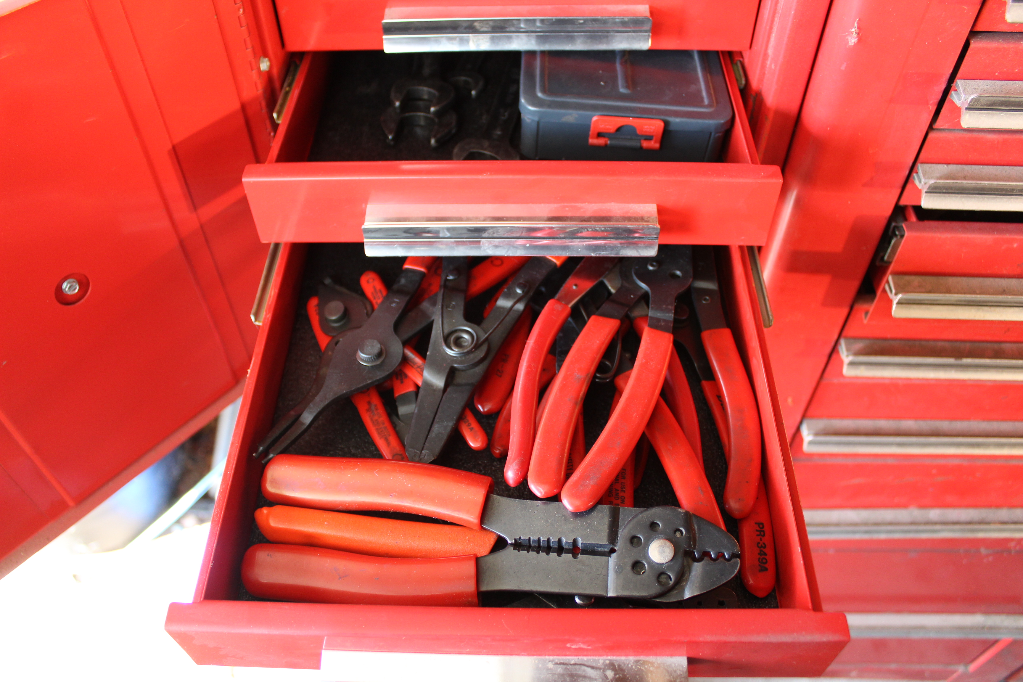 Mac MB1700 Tool Cabinet and Tools