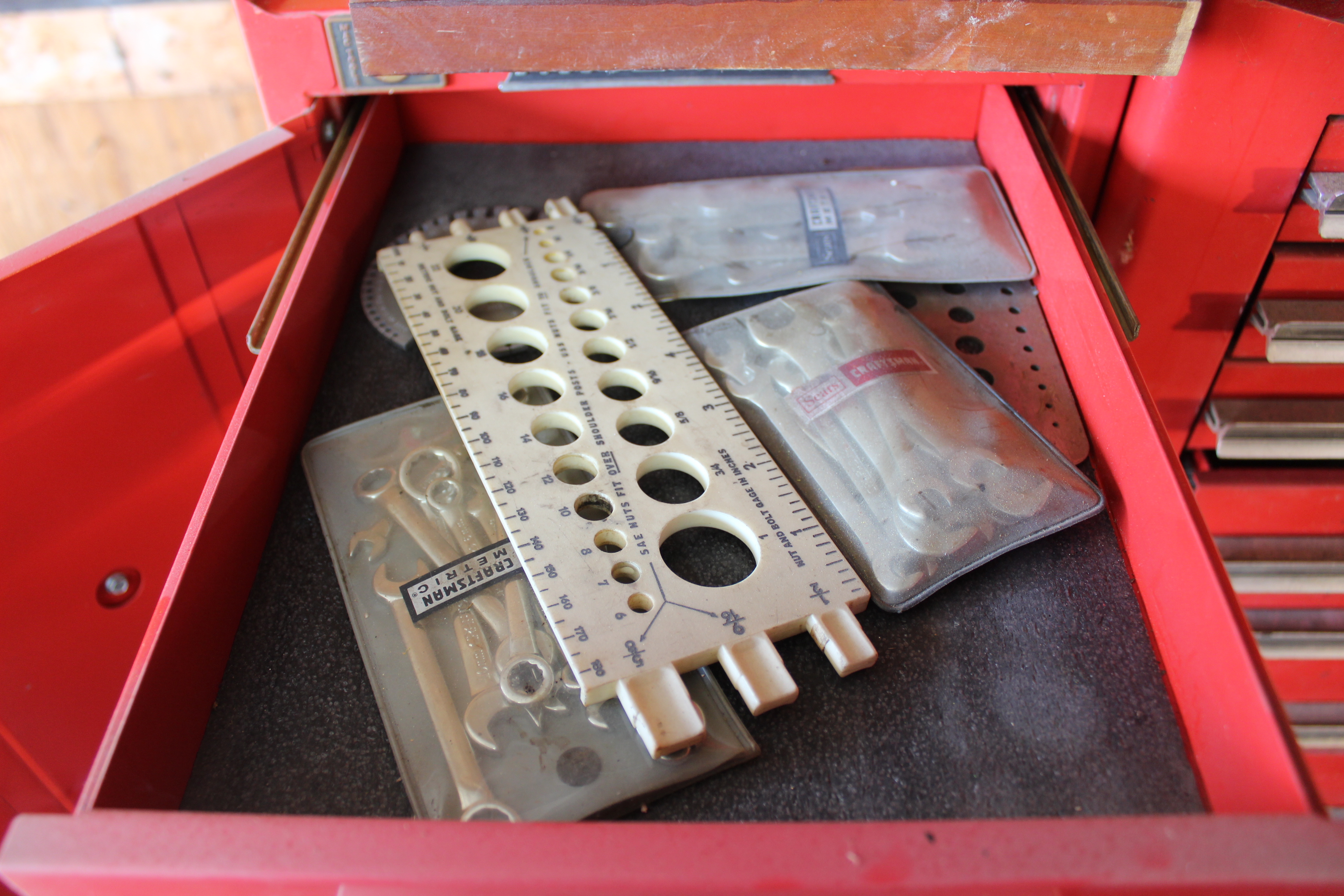 Mac MB1700 Tool Cabinet and Tools