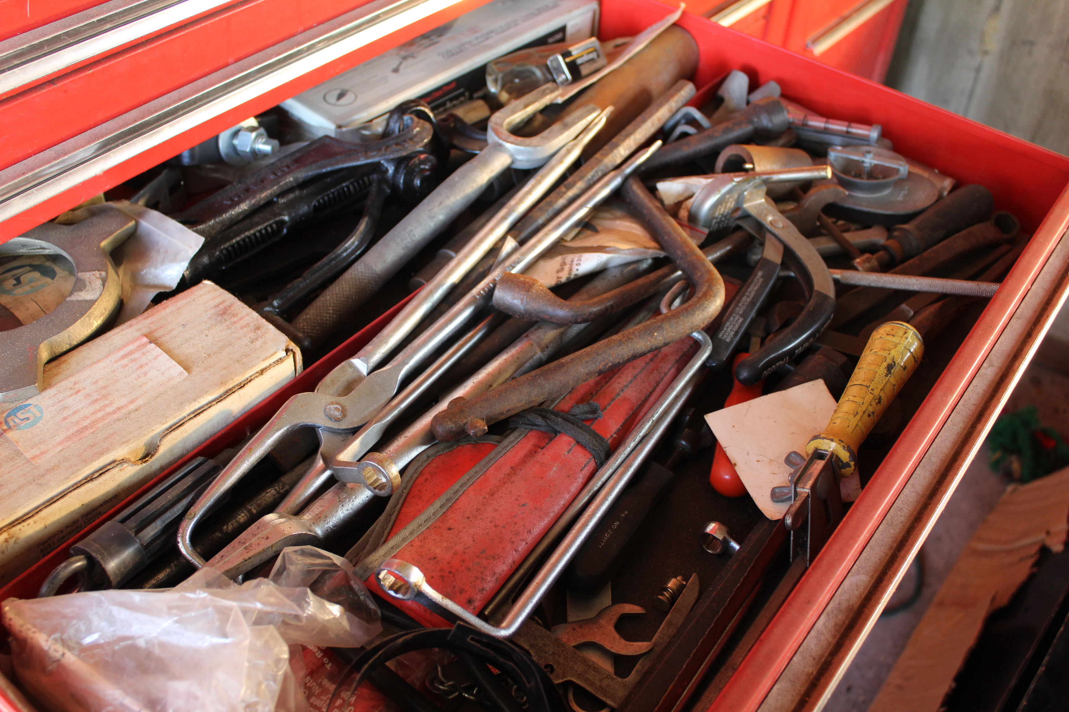 Mac MB1700 Tool Cabinet and Tools