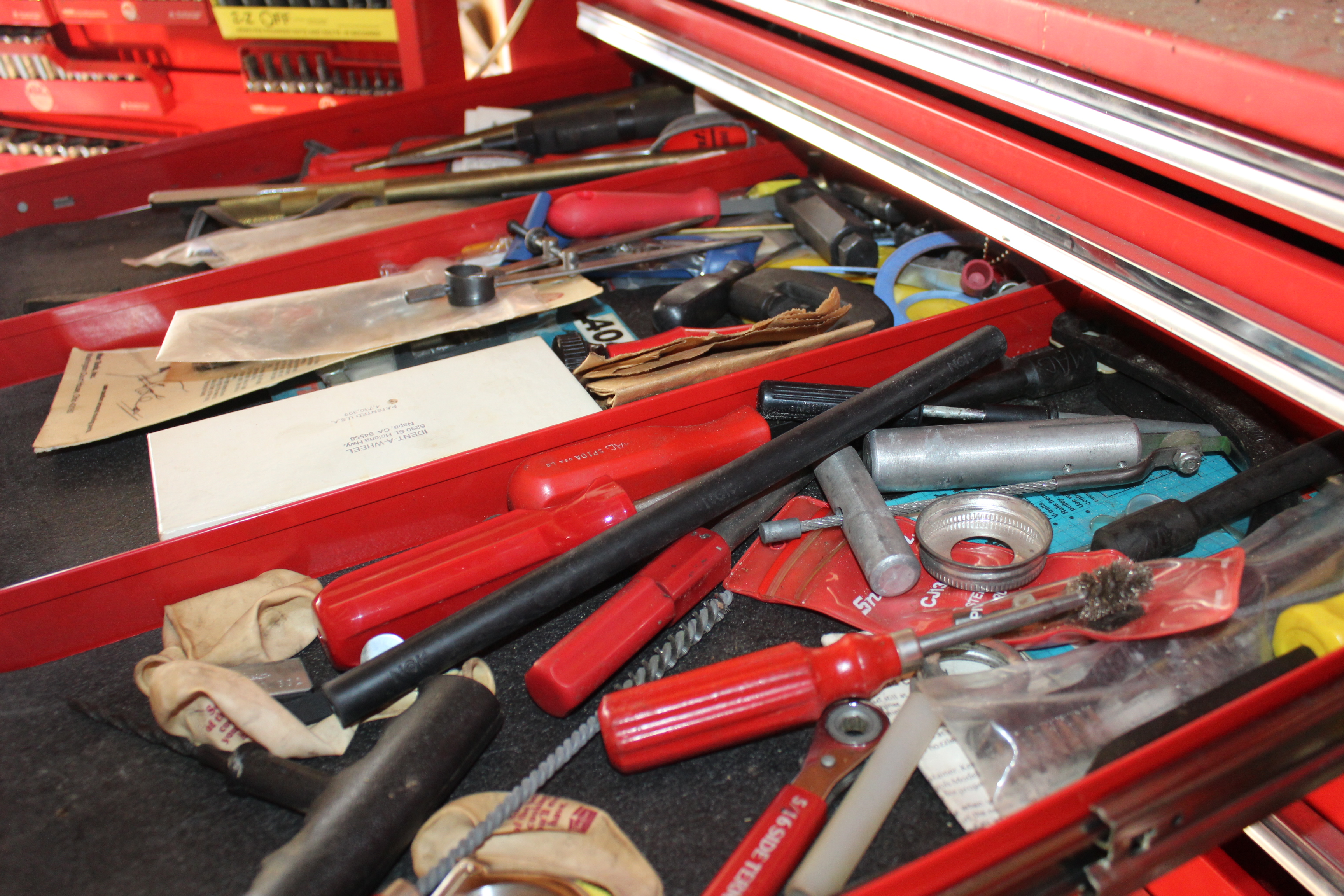 Mac MB1700 Tool Cabinet and Tools