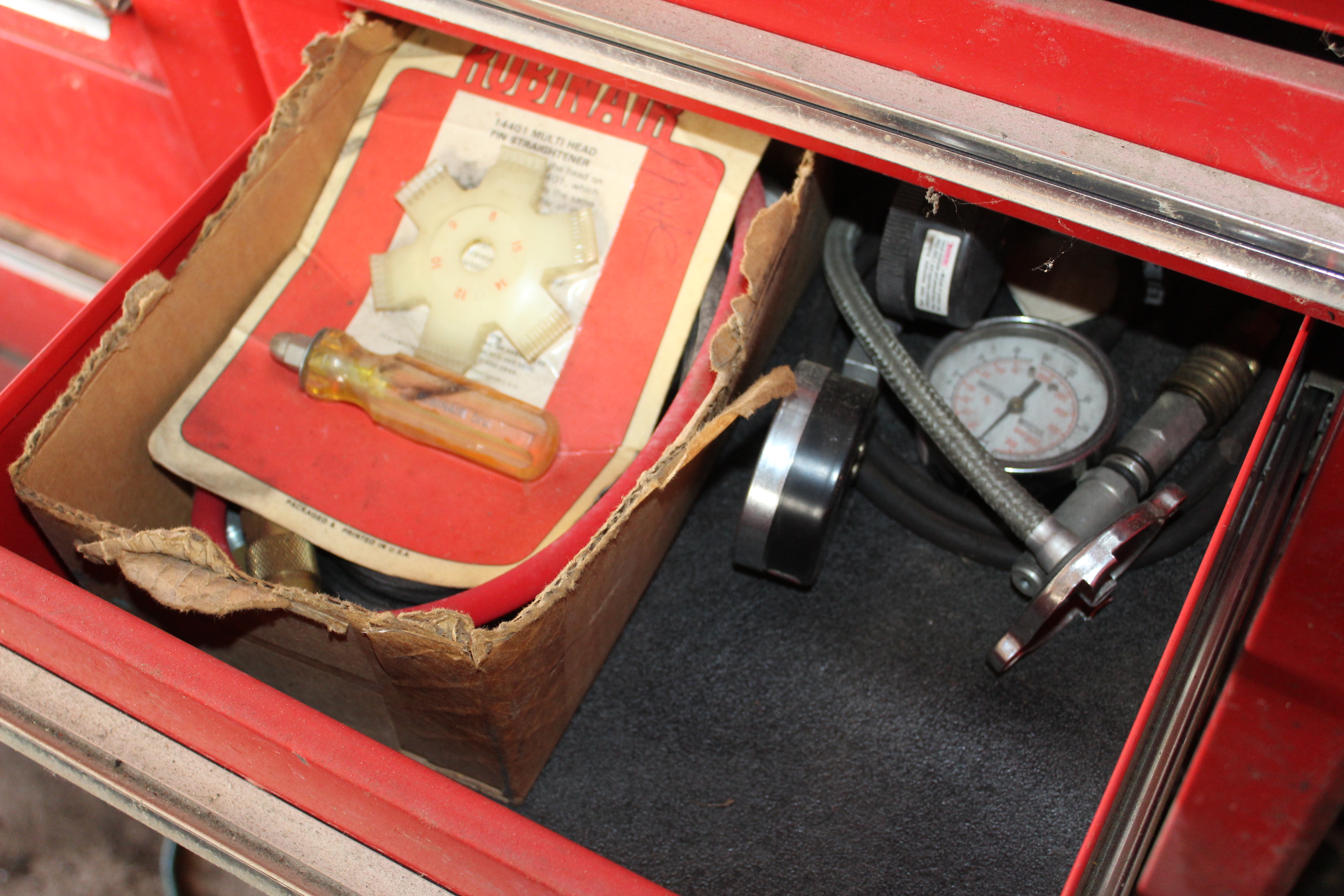 Mac MB1700 Tool Cabinet and Tools